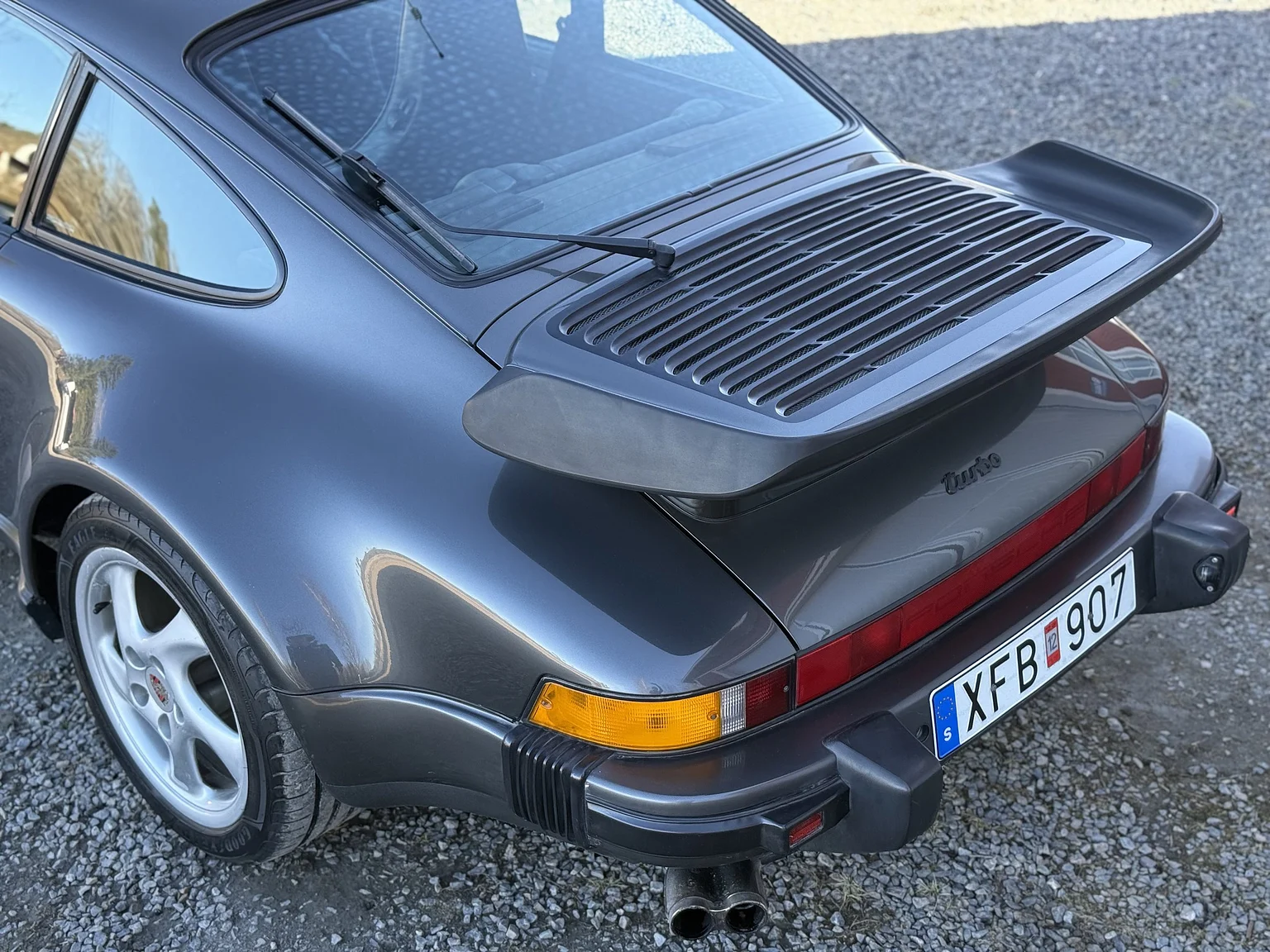 Exterior image of 1989 Porsche 911 / 930 3.3 Turbo 5-speed (100)