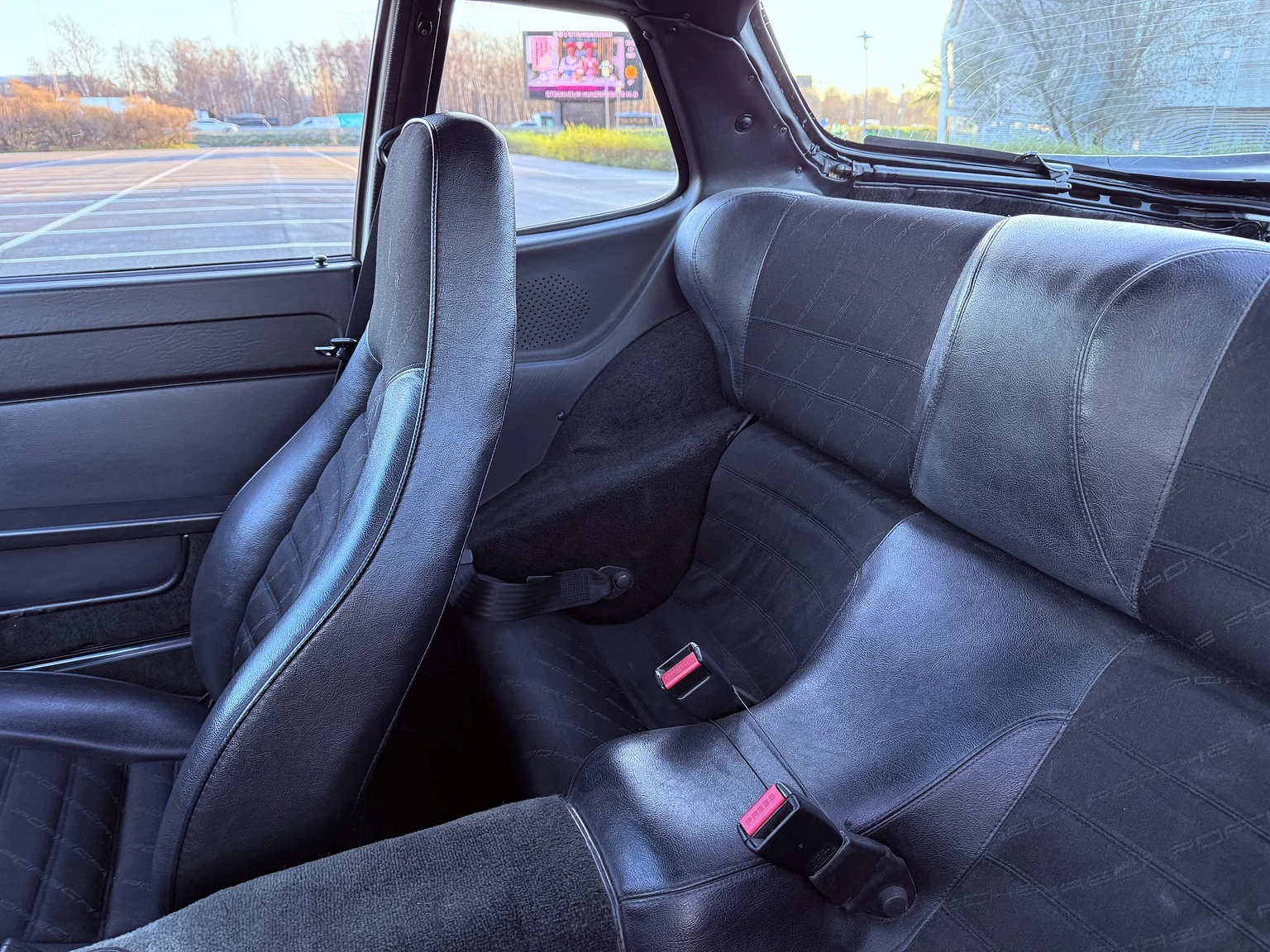 Interior image of 1984 PORSCHE 944 Targa (14)