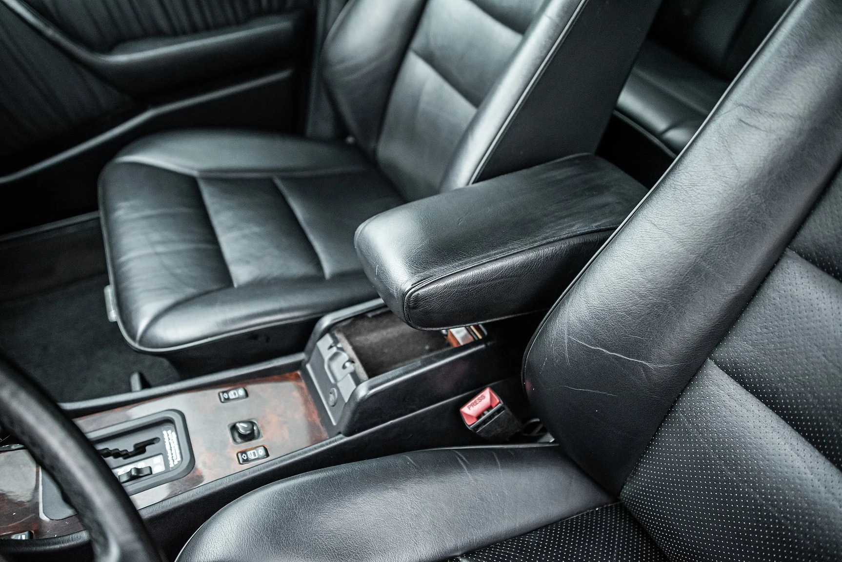 Interior image of 1993 Mercedes-Benz E 320 "AMG" (33)