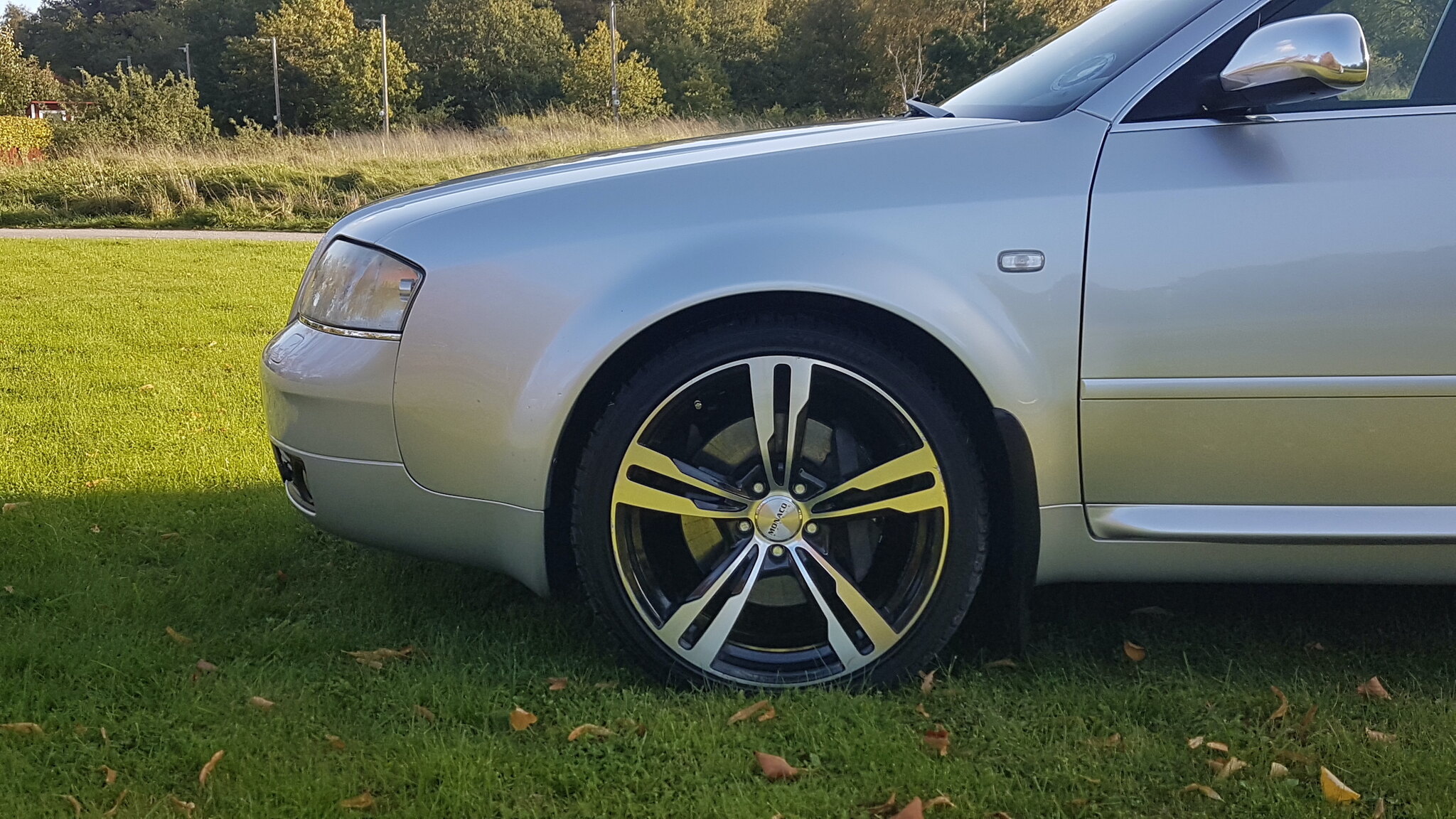 Exteriörbild på 2000 Audi S6 Avant
