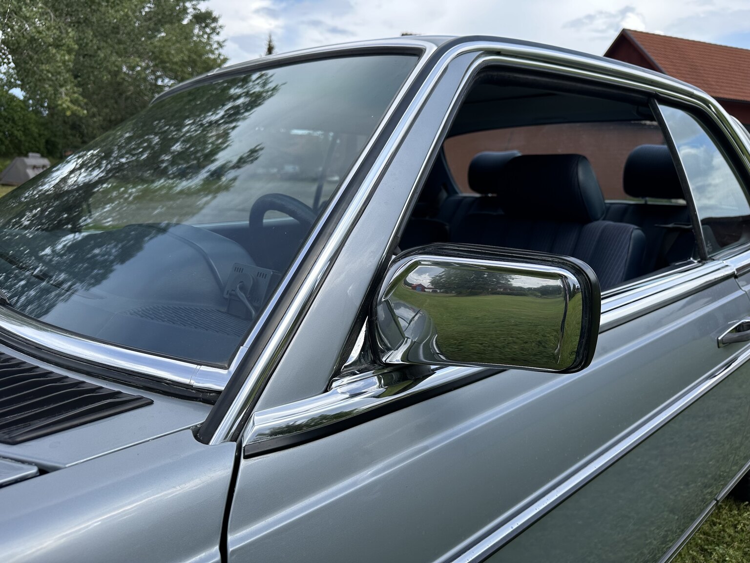 Exteriörbild på 1984 Mercedes-Benz 230 CE
