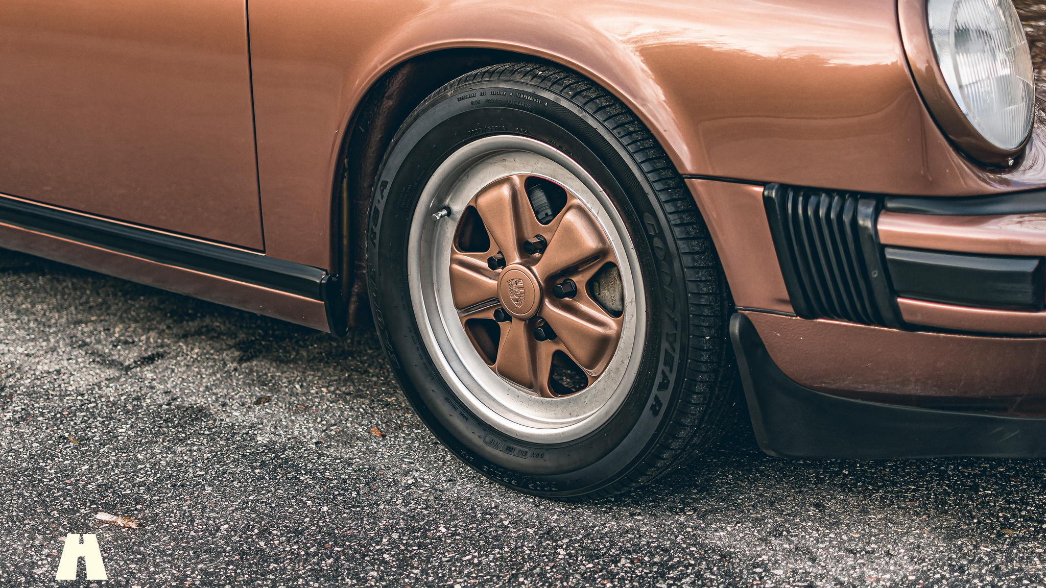Exteriörbild på 1989 Porsche 911 Carrera 3.2 Targa (42)