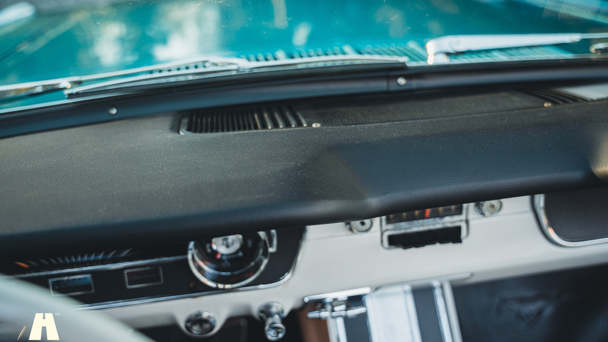 Interior image of 1965 Ford Mustang Cabriolet (40)