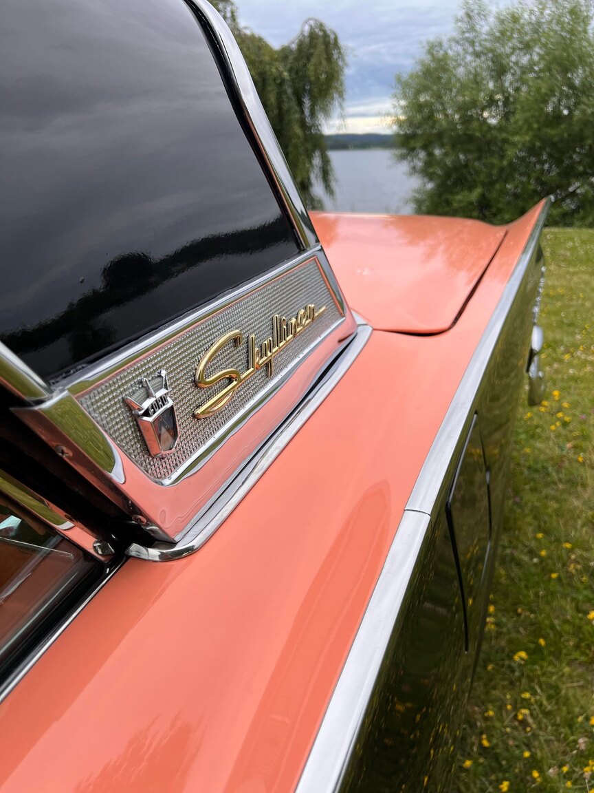 Exterior image of 1957 Ford Fairlane 500 Skyliner Retract