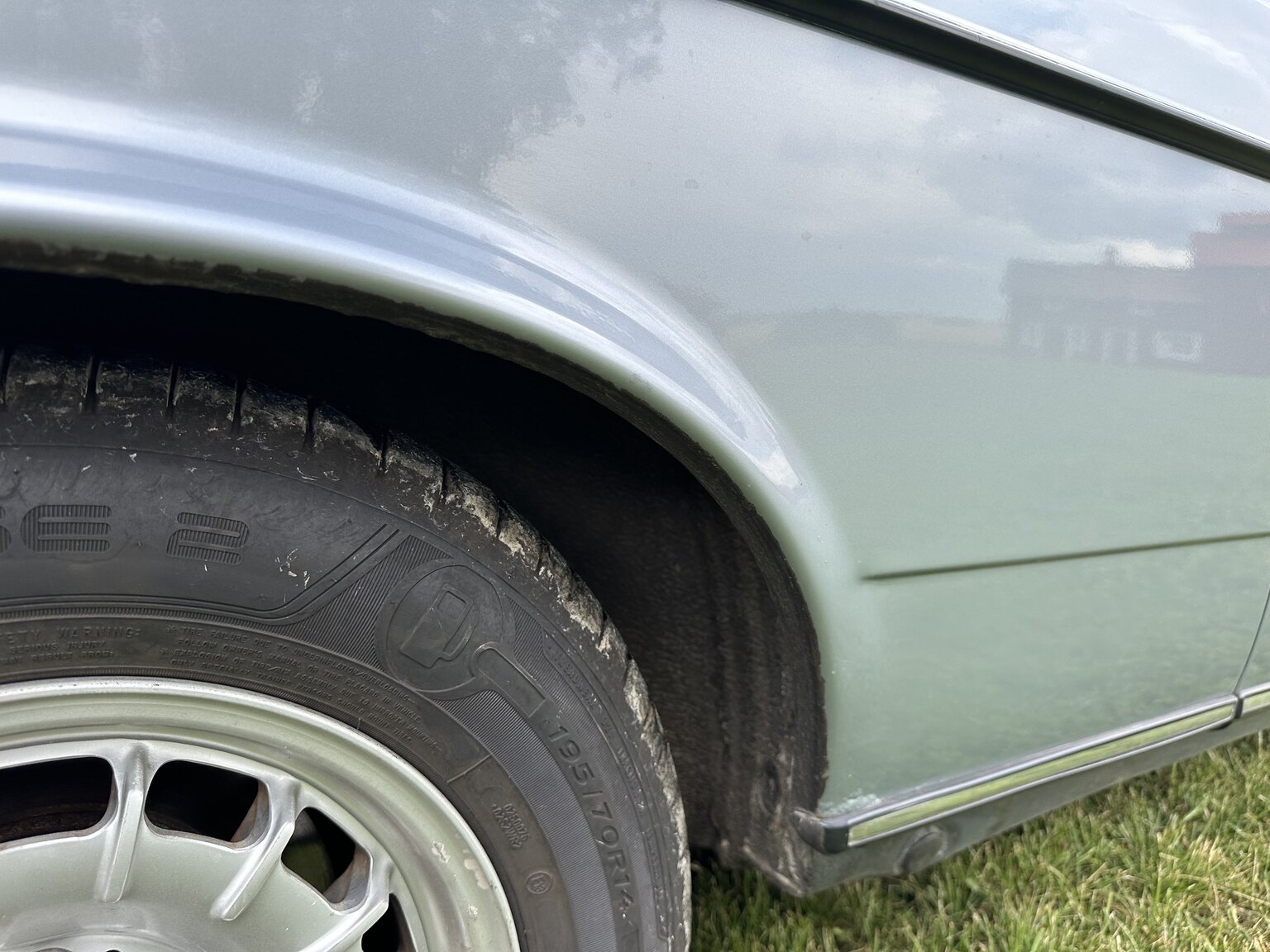 Exteriörbild på 1984 Mercedes-Benz 230 CE