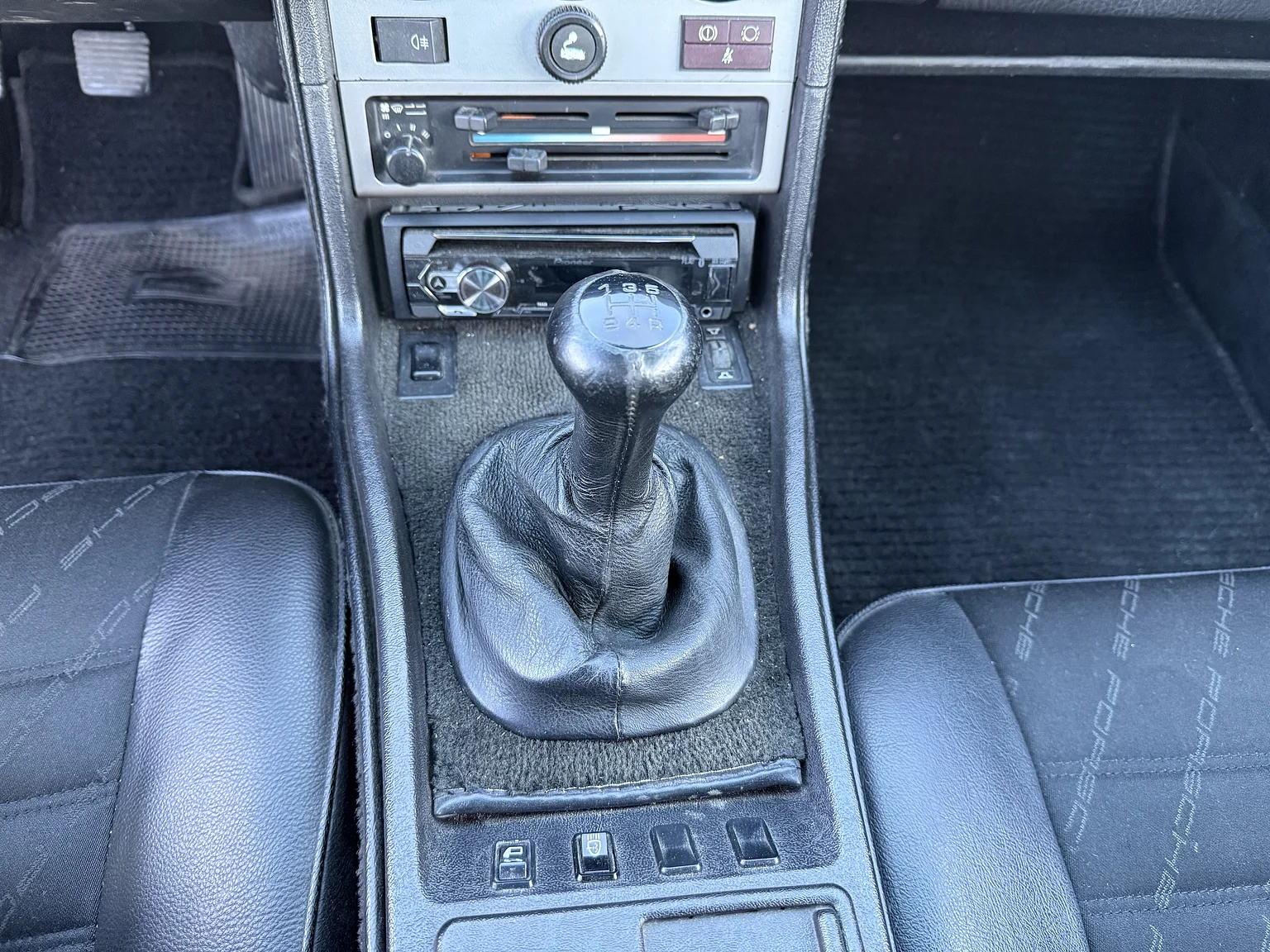 Innenraumfoto von 1984 PORSCHE 944 Targa (34)