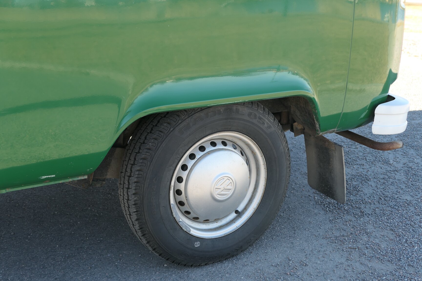 Exteriörbild på 1975 Volkswagen Transporter 1600 Minibuss