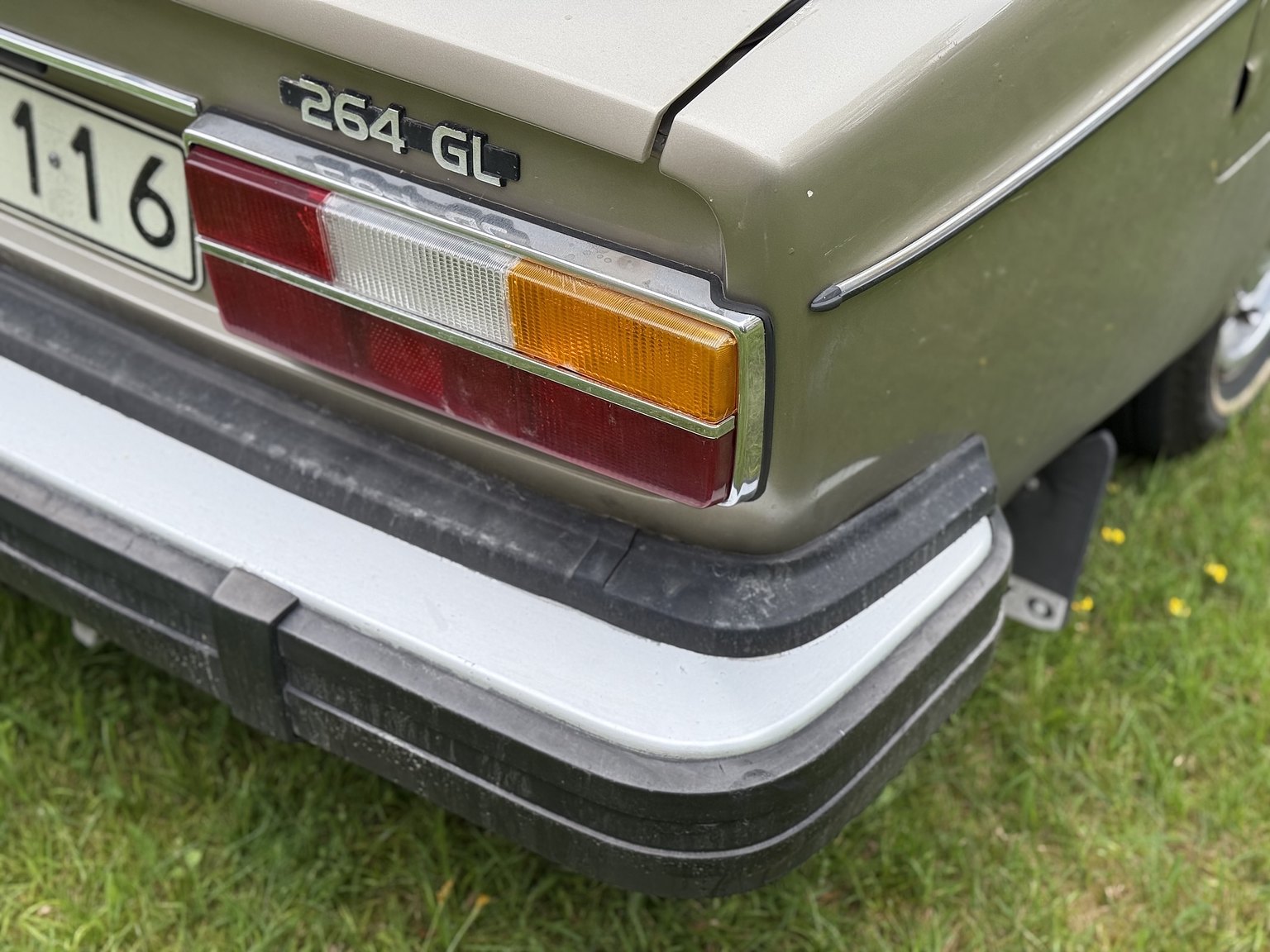 Exterior image of 1976 Volvo 264 V6 GL Automatisk