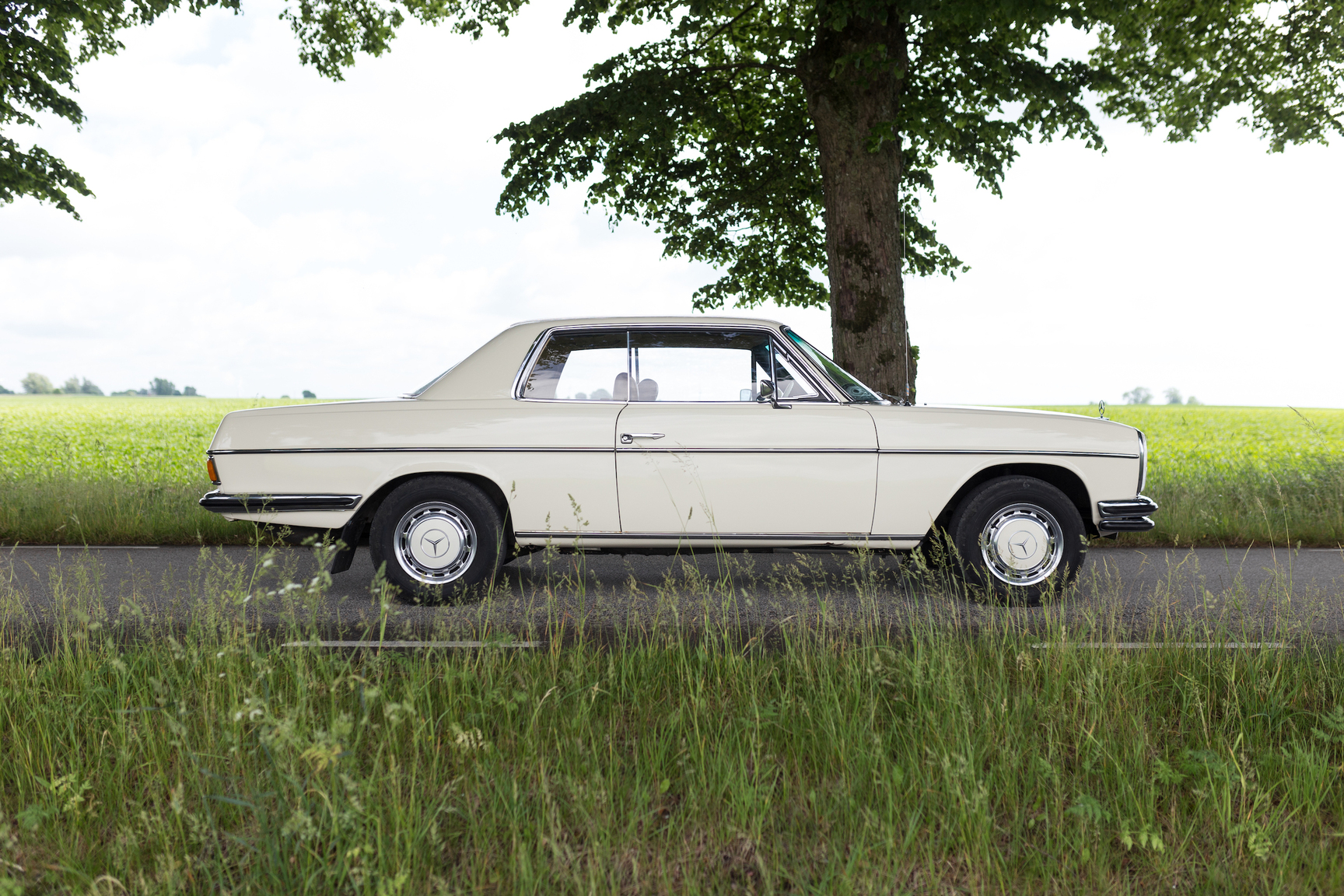 Exteriörbild på 1971 Mercedes 250 C