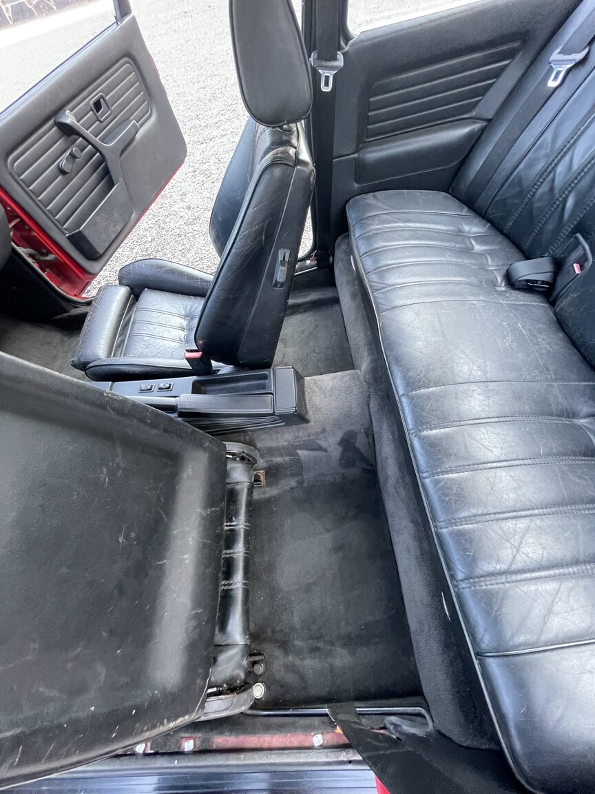 Interior image of 1987 BMW 320i