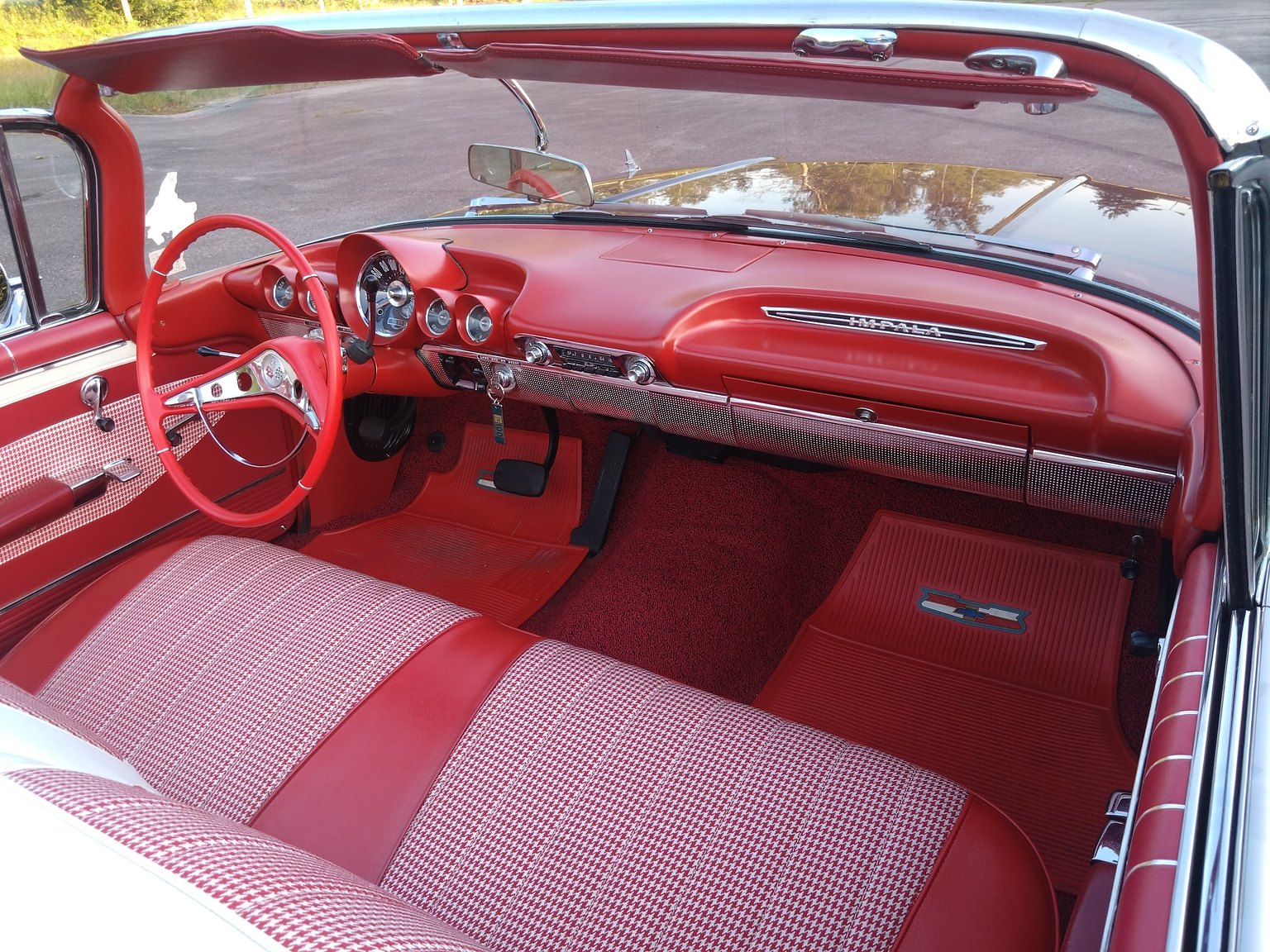 Interior image of 1960 Chevrolet Impala Cabriolet 5.7 V8 Powerglide