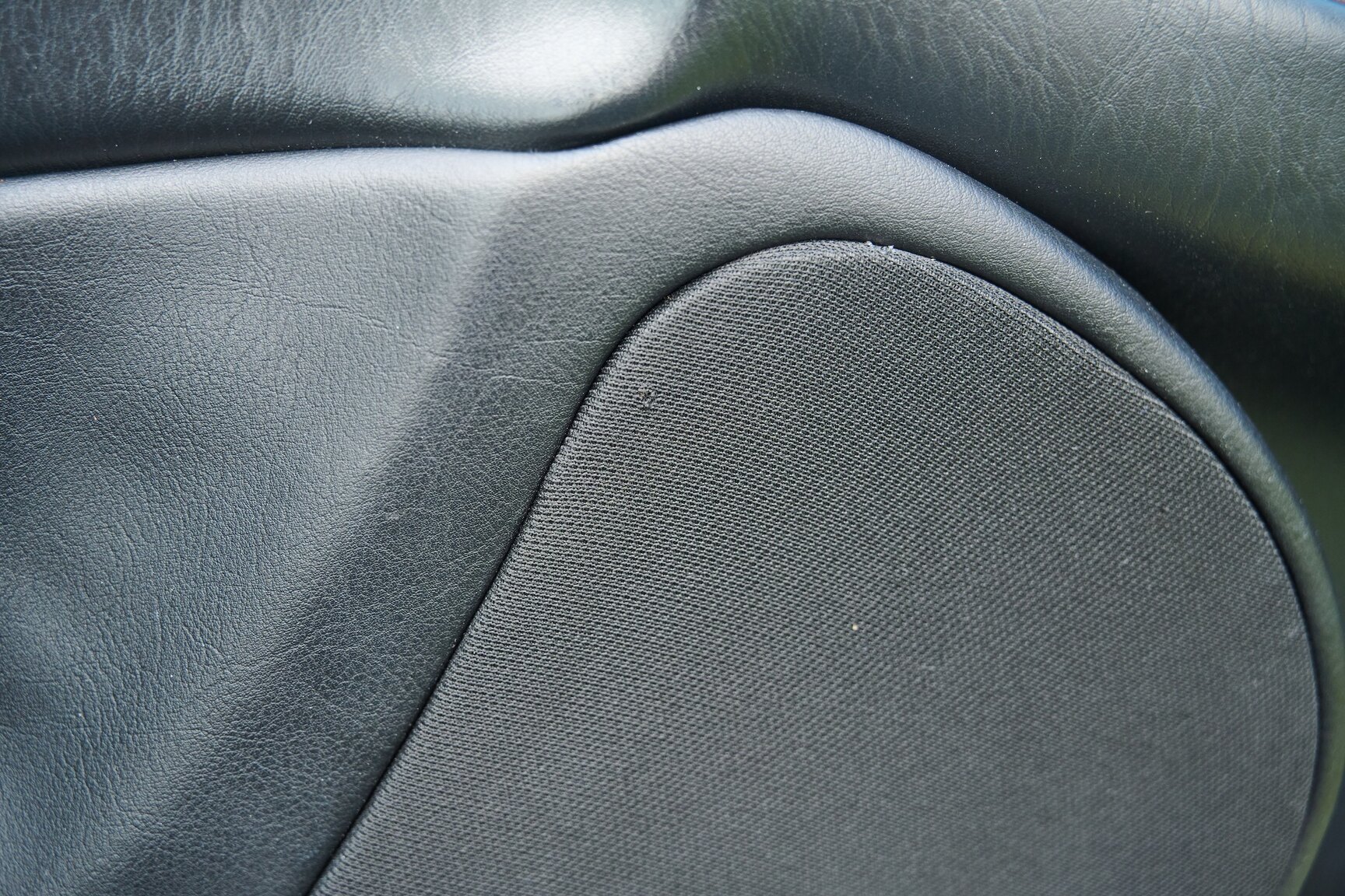 Interior image of 1999 Toyota MR2 2.0 Turbo