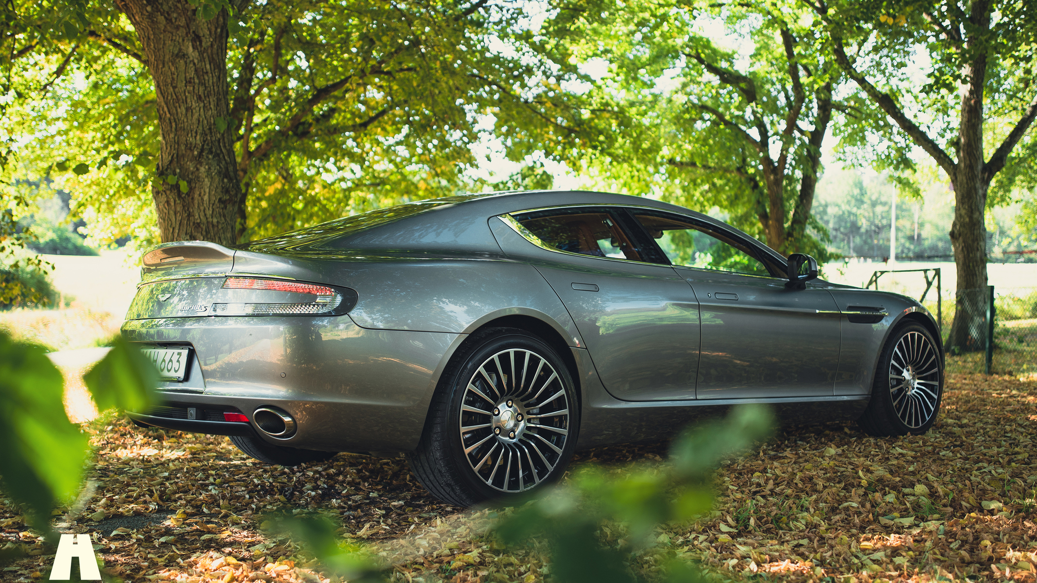 Exteriörbild på 2014 Aston Martin Rapide S