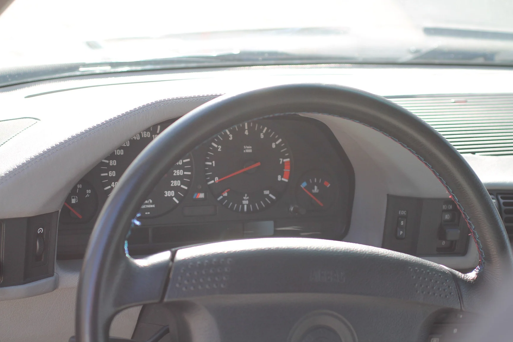 Innenraumfoto von 1993 BMW E34 M5 Touring  (46)