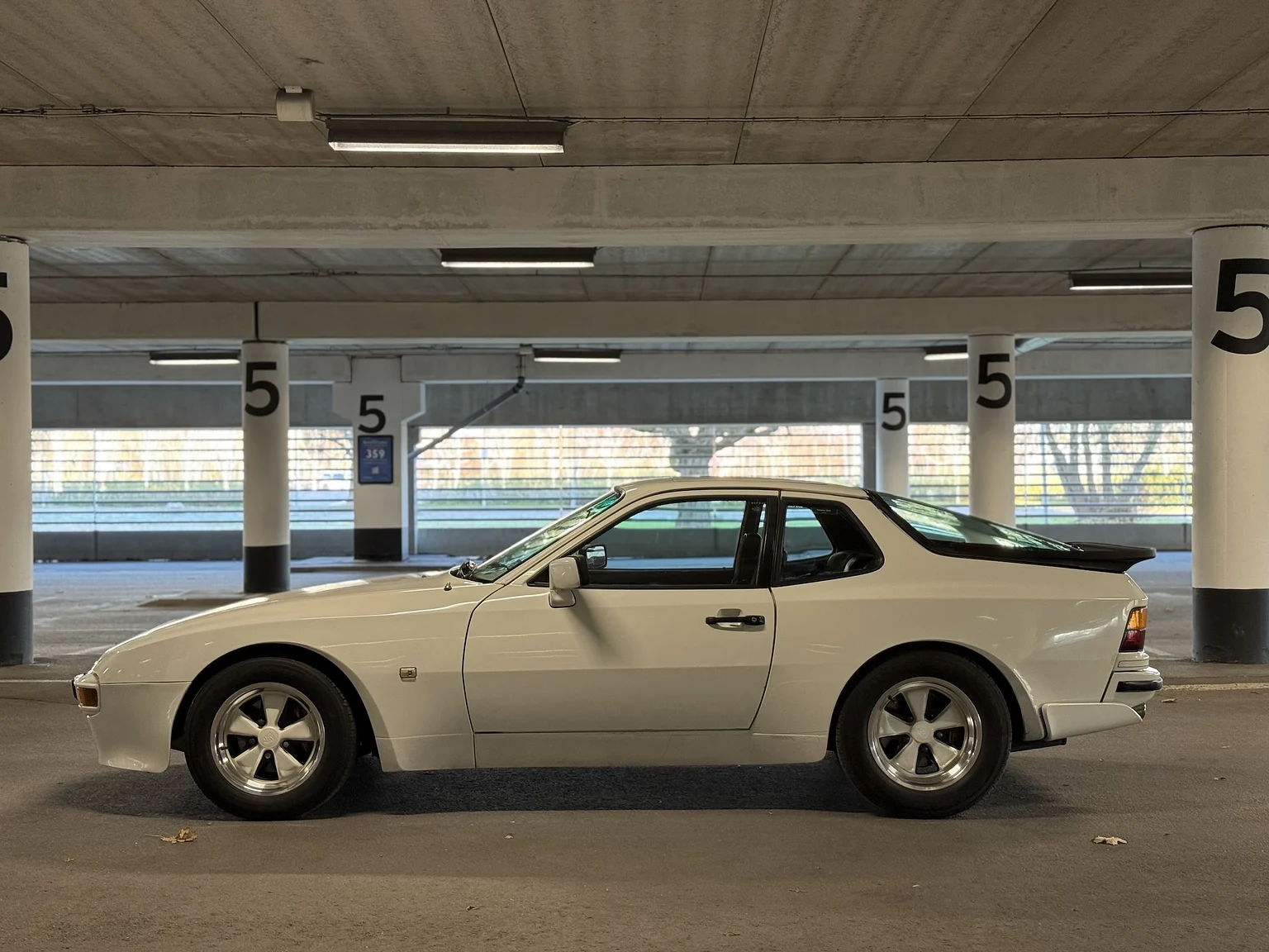 Aussenfoto 1984 PORSCHE 944 Targa (11)