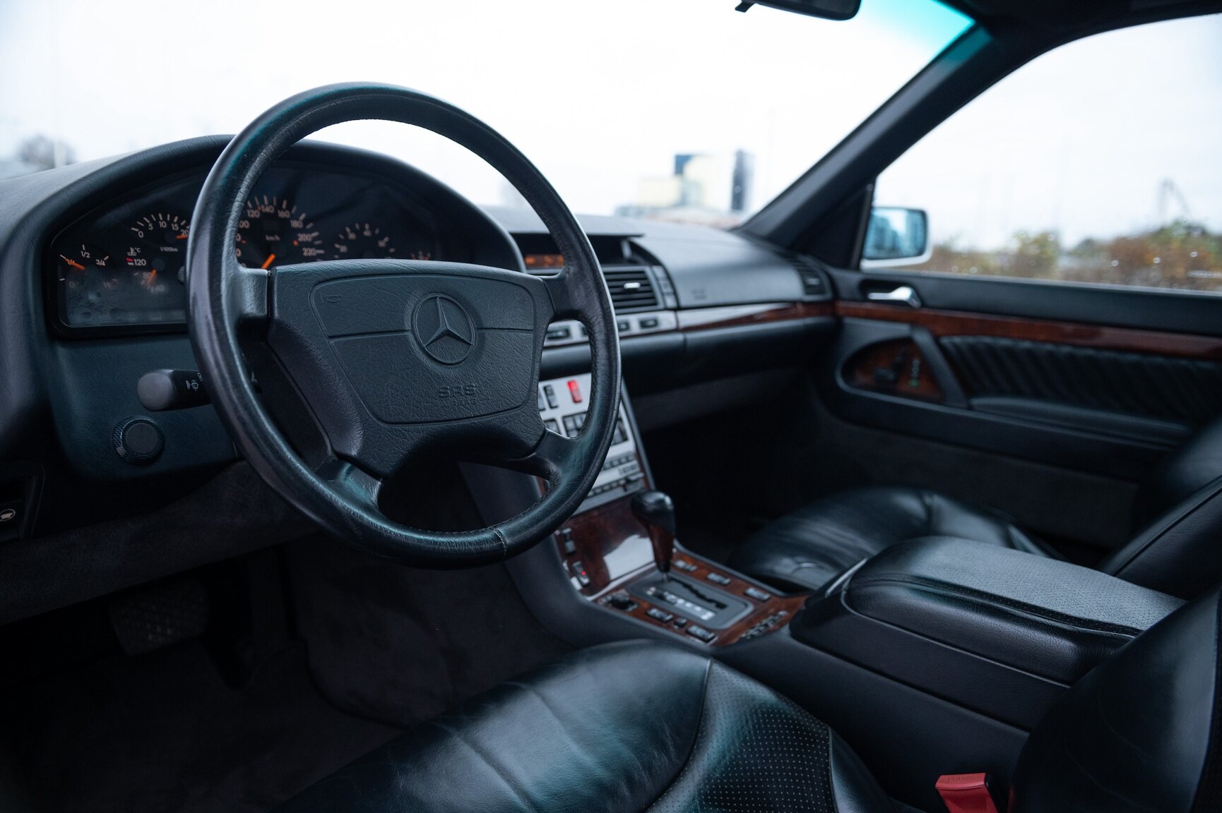 Interior image of 1992 Mercedes-Benz 500 SE
