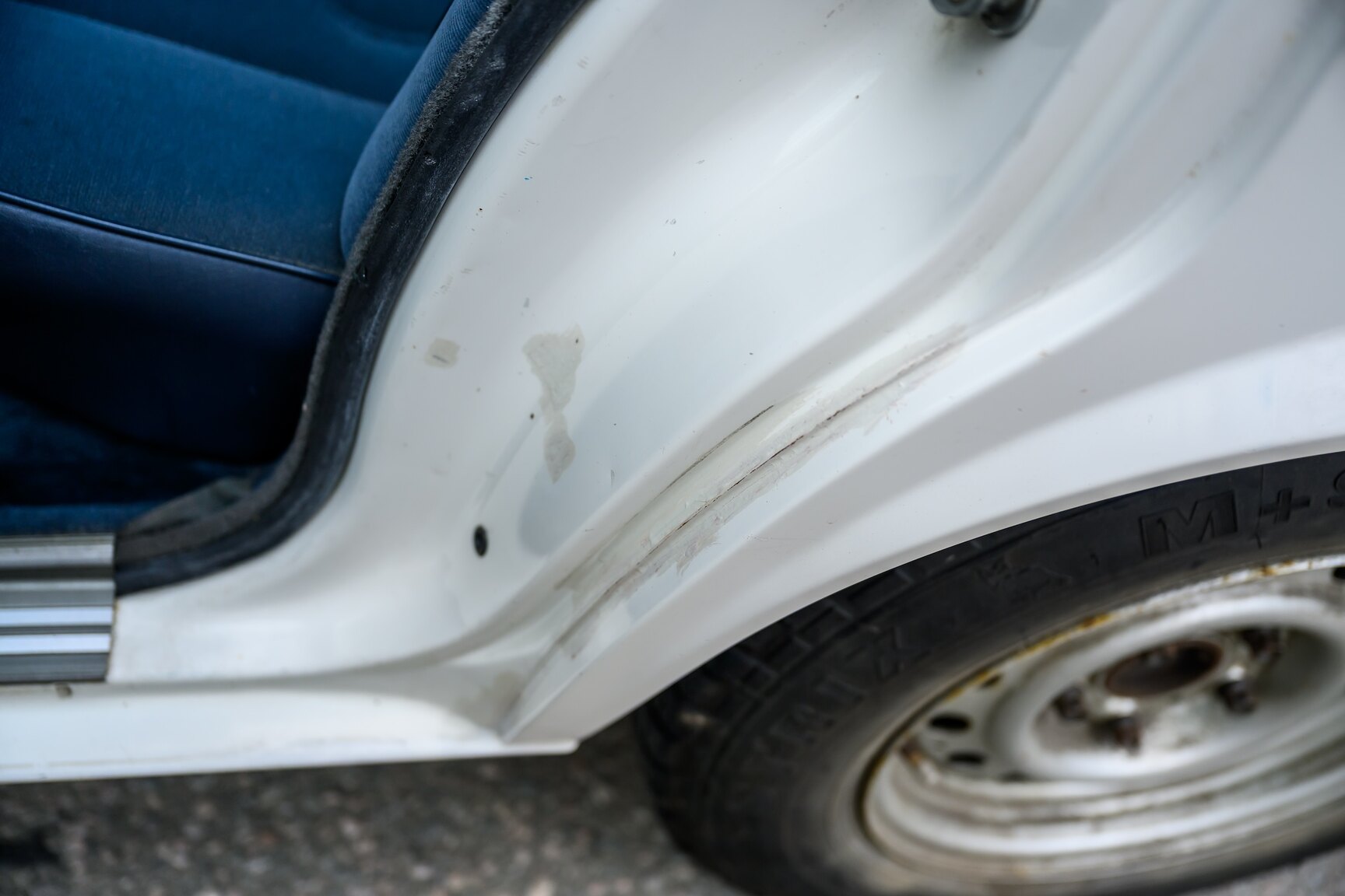 Interior image of 1986 BMW 520i