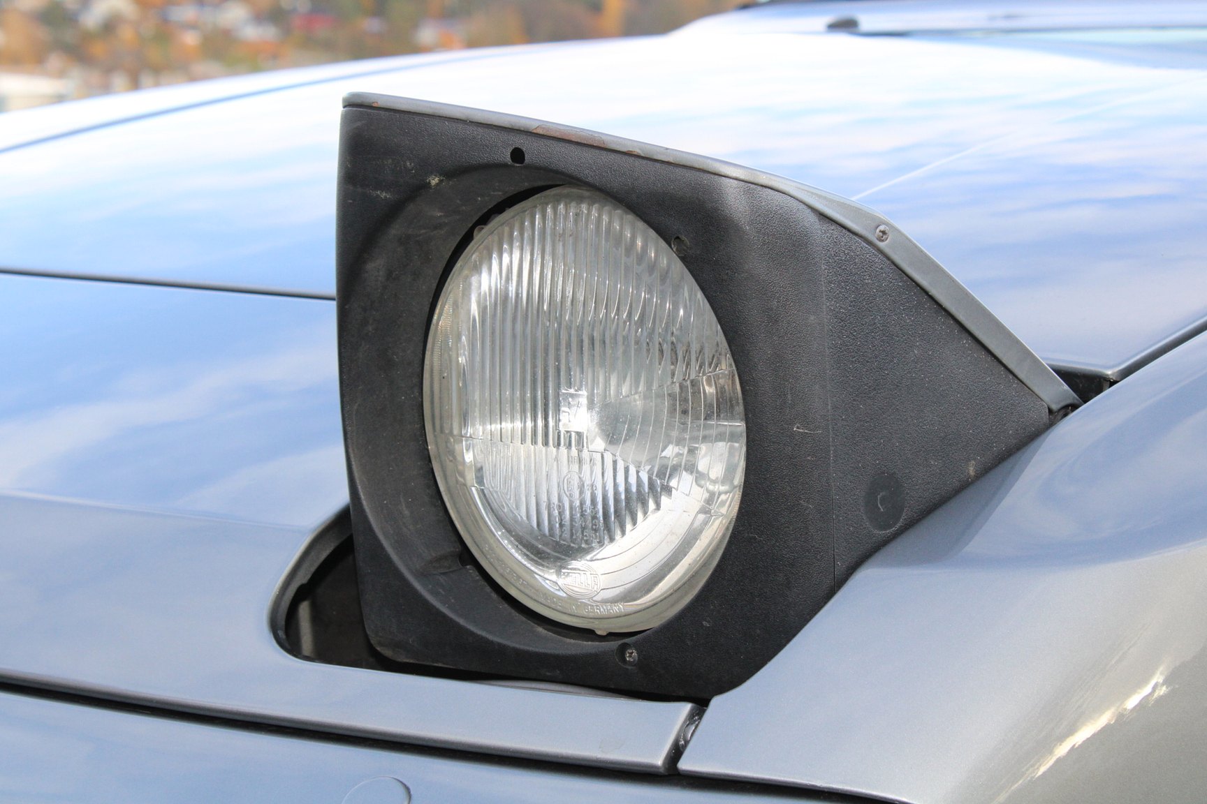 Exterior image of 1991 PORSCHE 944 S2