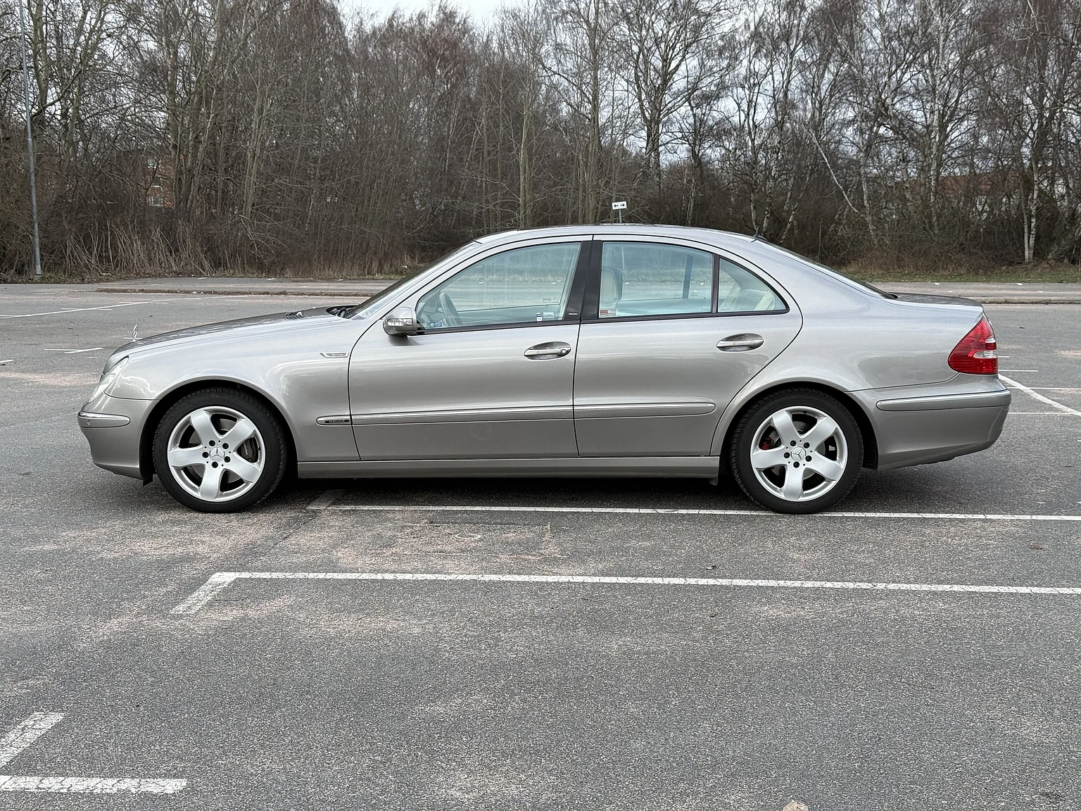 Exterior image of 2004 Mercedes-Benz E 500 7G-Tronic (6)