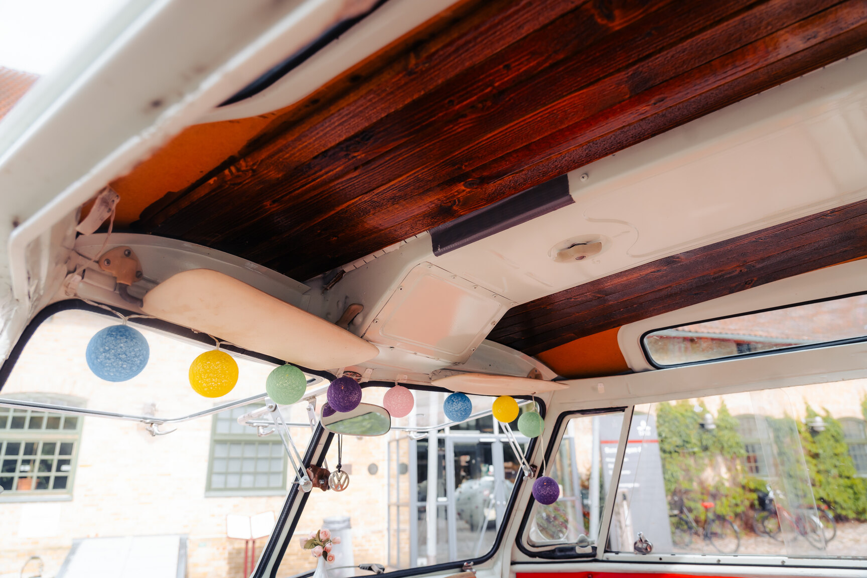 Innenraumfoto von 1964 Volkswagen Kleinbus Transporter 1500 Deluxe “21-fönsters Samba”