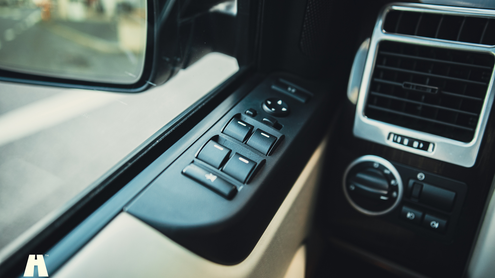 Interior image of 2011 Range Rover TDV8 Autobiography  (29)