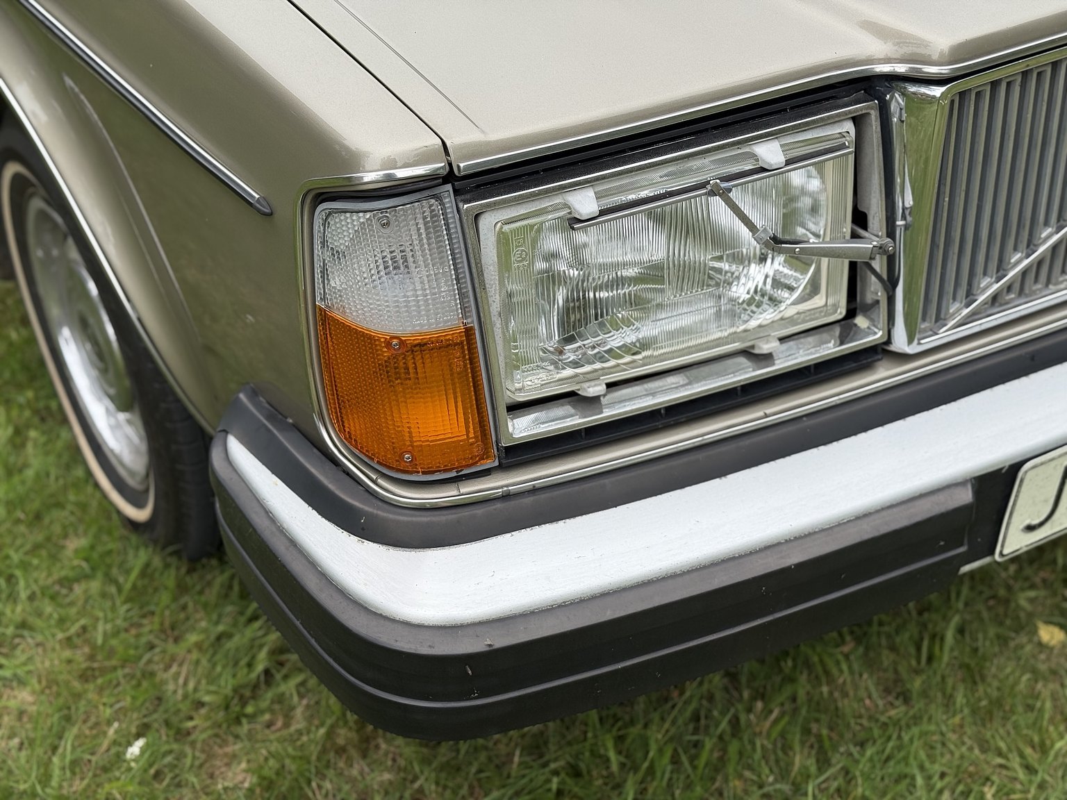 Exterior image of 1976 Volvo 264 V6 GL Automatisk