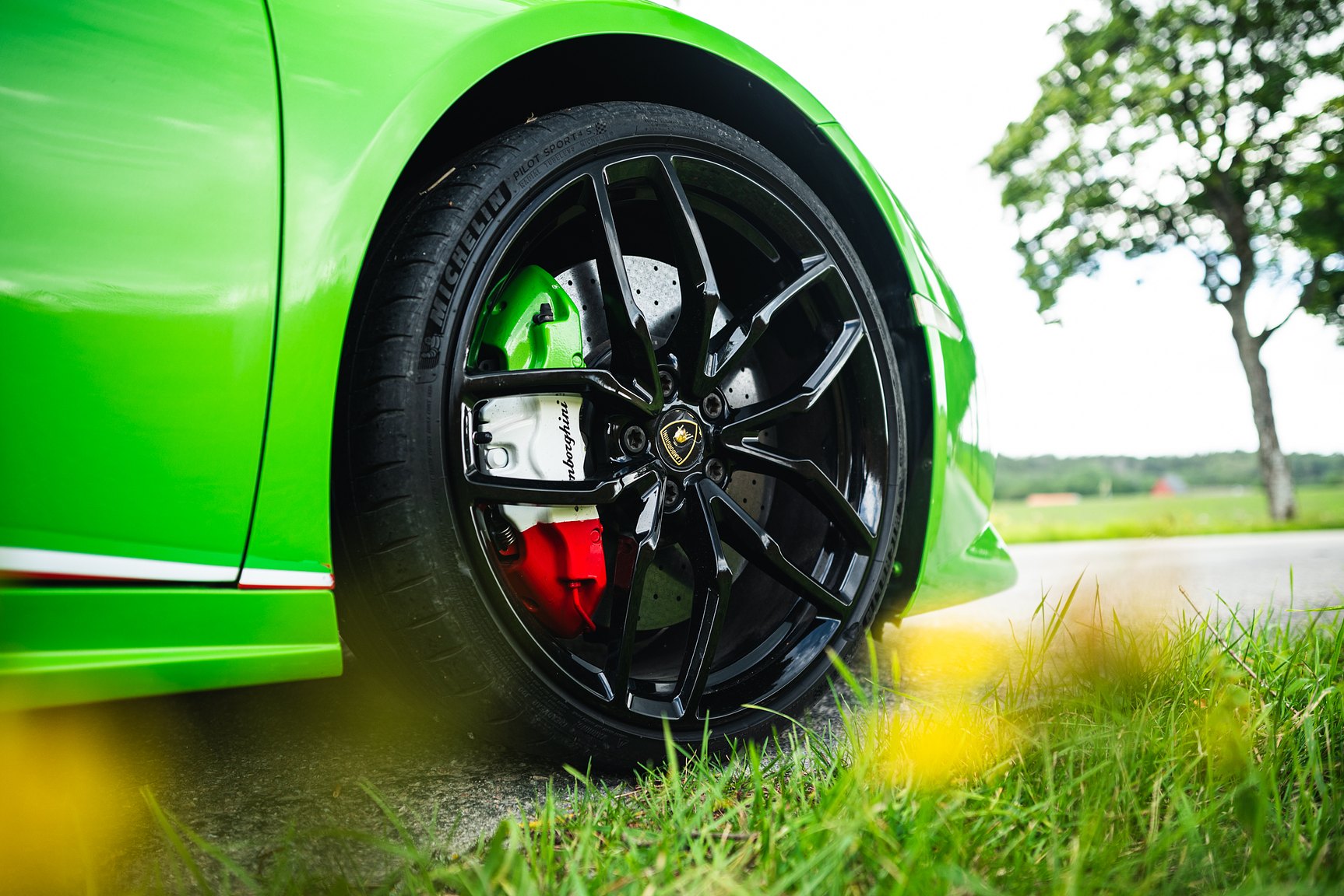 Exterior image of 2016 Lamborghini Huracan LP-610-4