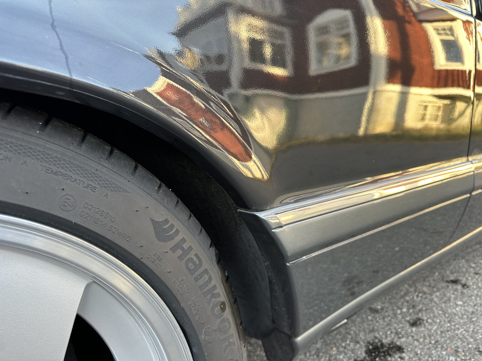Exteriörbild på 1988 Mercedes 560 SEC