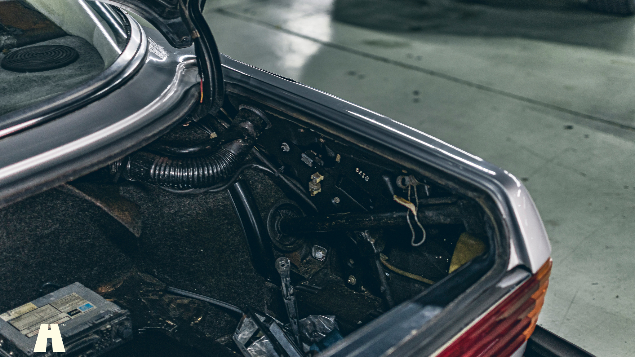 Interiörbild 1974 Mercedes SLC450 Project