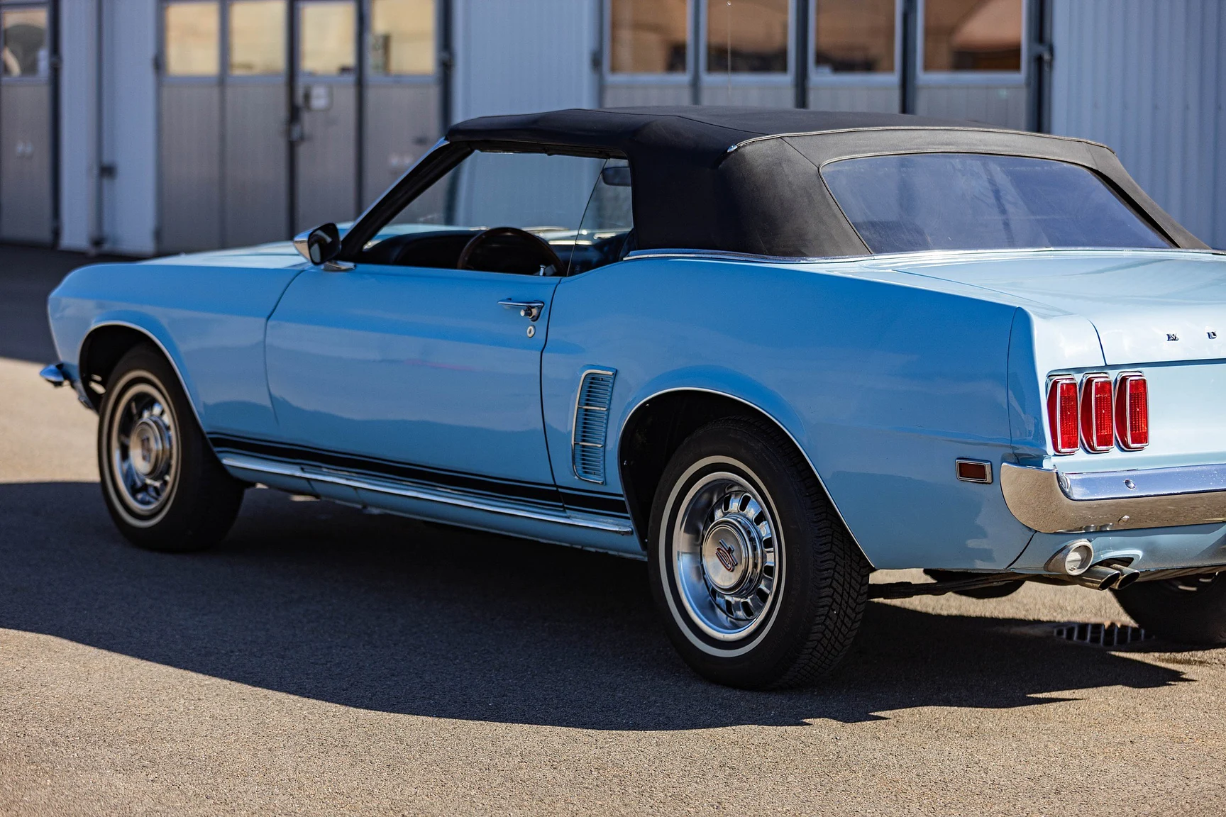 Exteriörbild på 1969 Ford Mustang GT Cabriolet "M-code" (10)