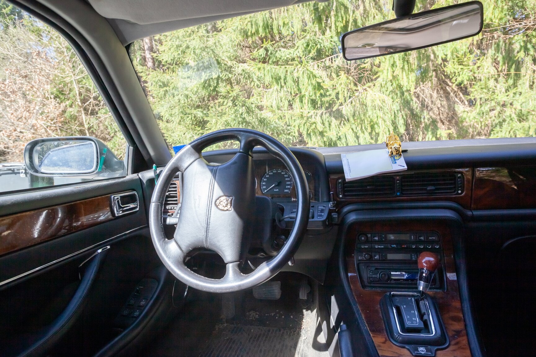 Interior image of 1997 Jaguar XJ6 3.2