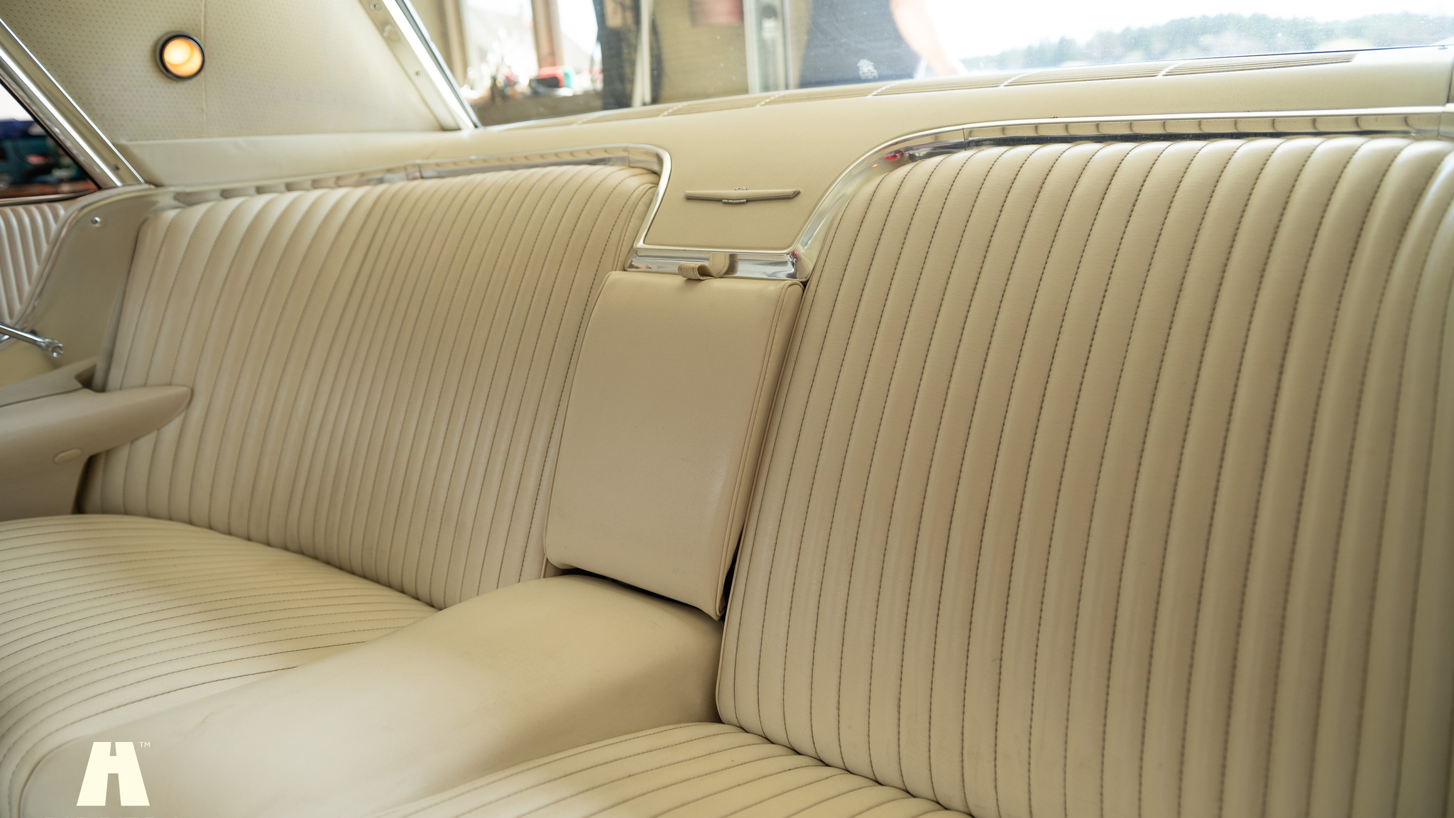 Interior image of 1964 Ford Thunderbird 6.4 HT (49)