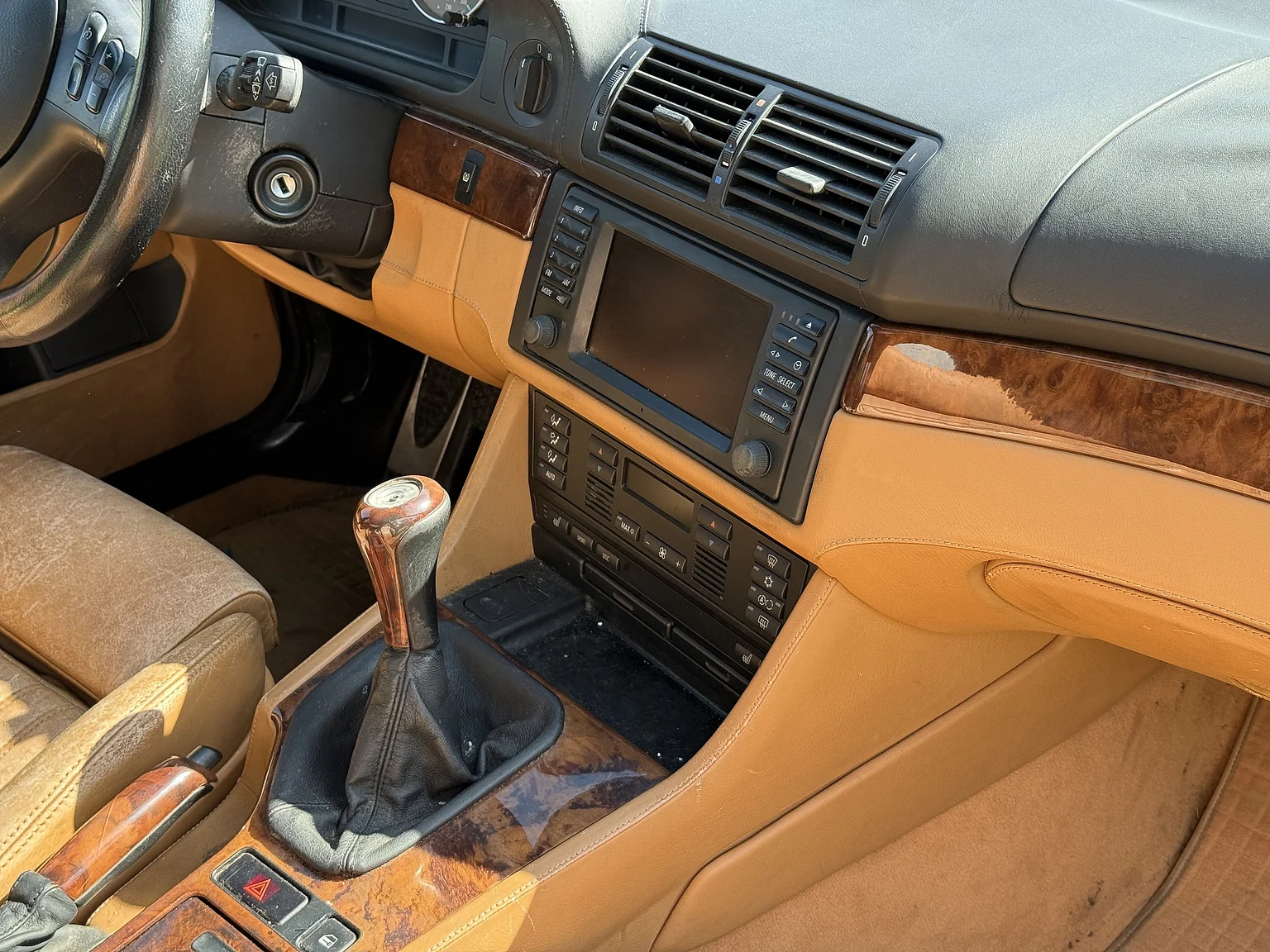 Innenraumfoto von 2001 BMW M5 E39 LCI (50)