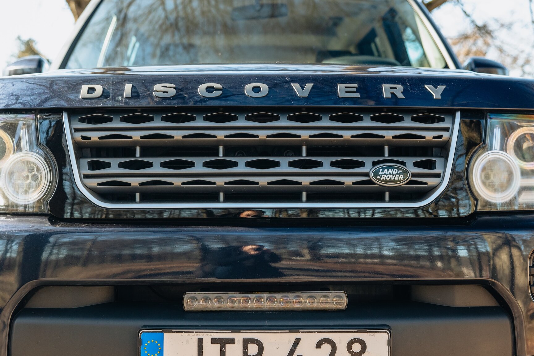 Exterior image of 2015 Land Rover Discovery 3.0 TDV6