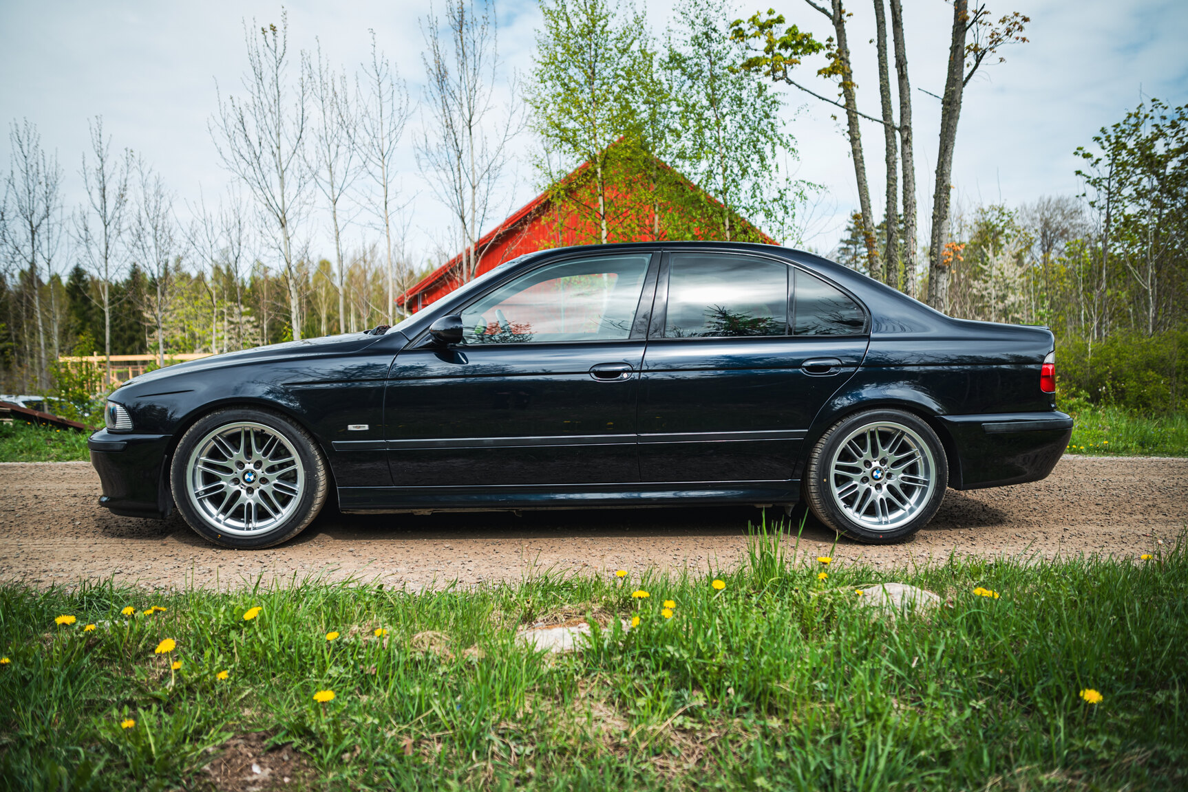 Exterior image of 2000 BMW M5 E39