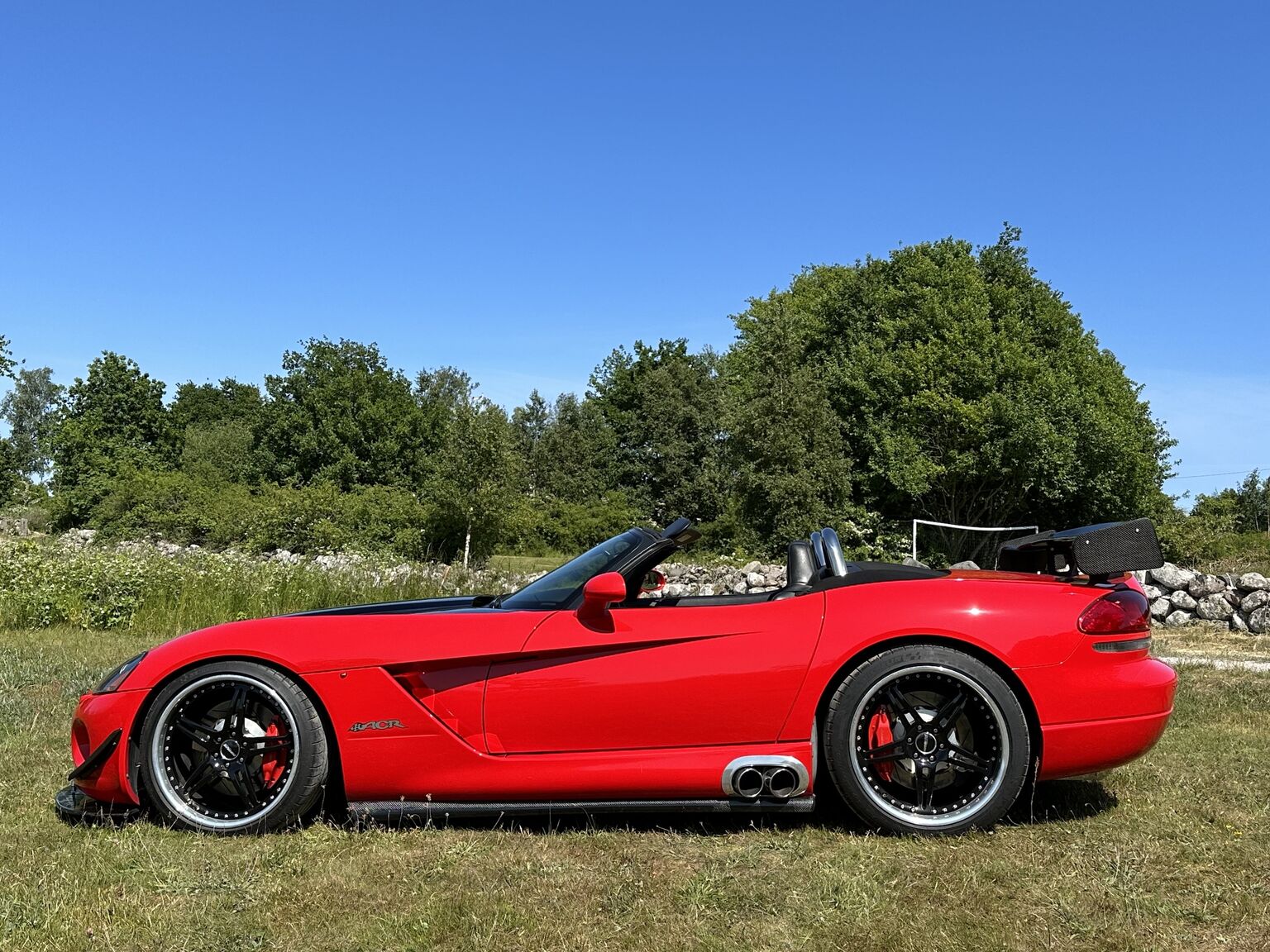 Exterior image of 2004 Dodge Viper SRT-10 (12)