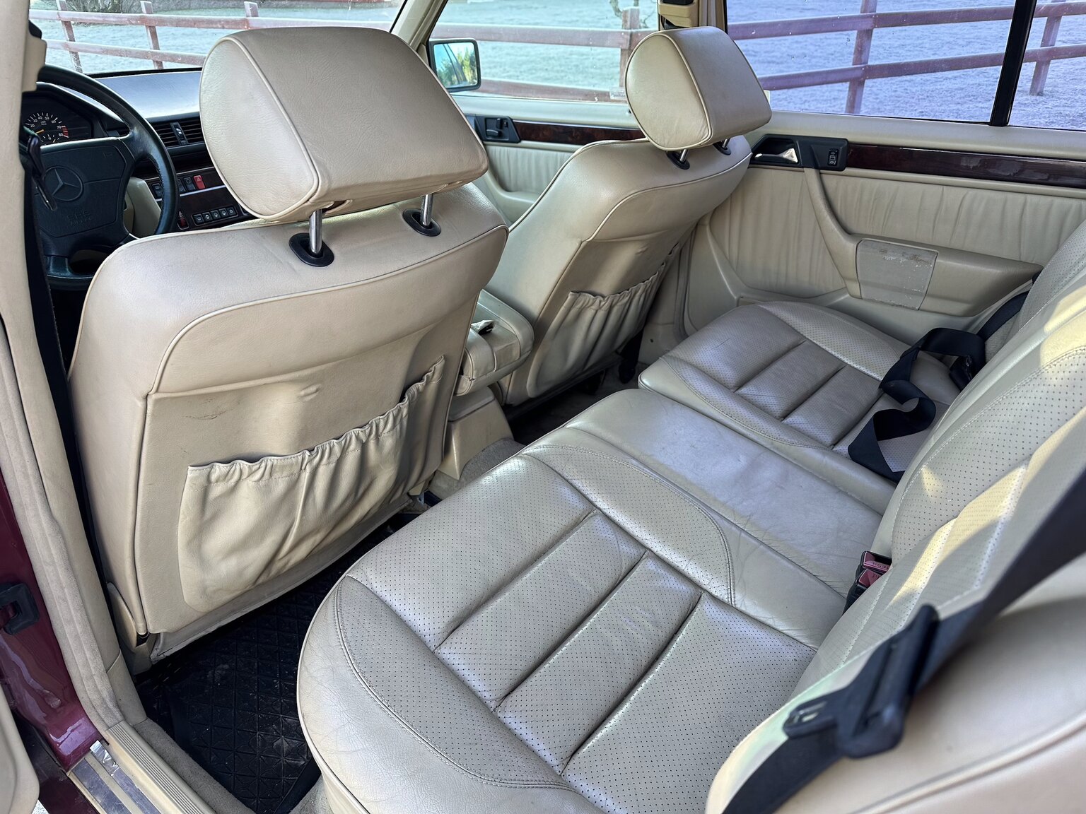 Innenraumfoto von 1992 Mercedes-Benz 300 TE-24