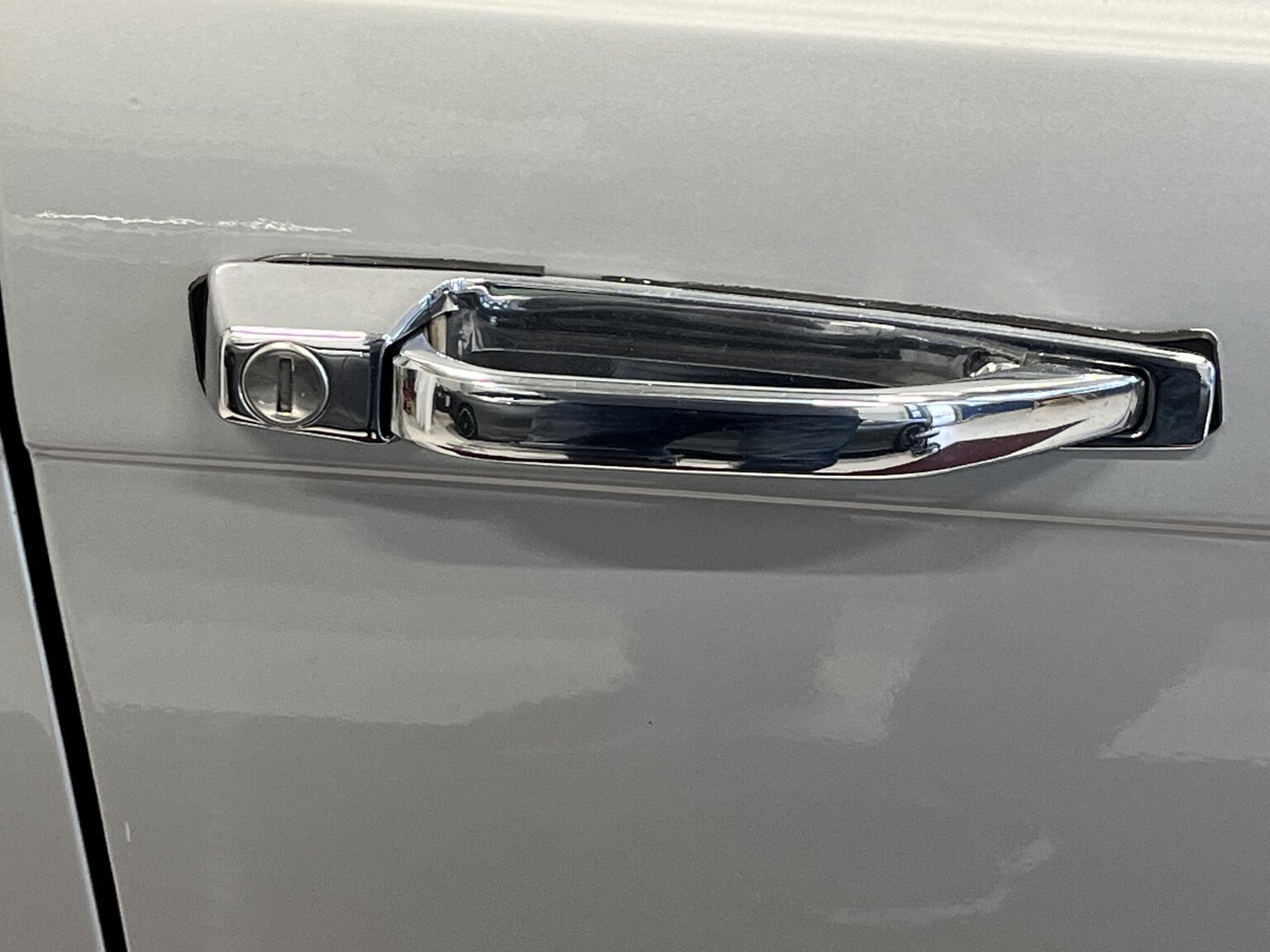 Exteriörbild på 1975 Mercedes-Benz 280 SE