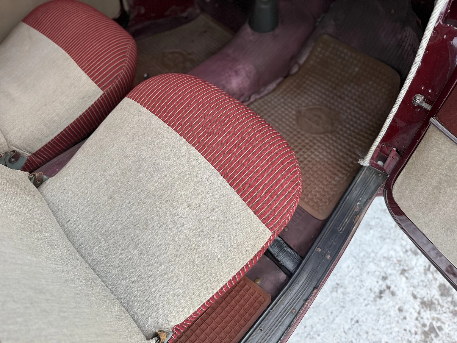 Interior image of 1953 Volvo PV444ES (33)