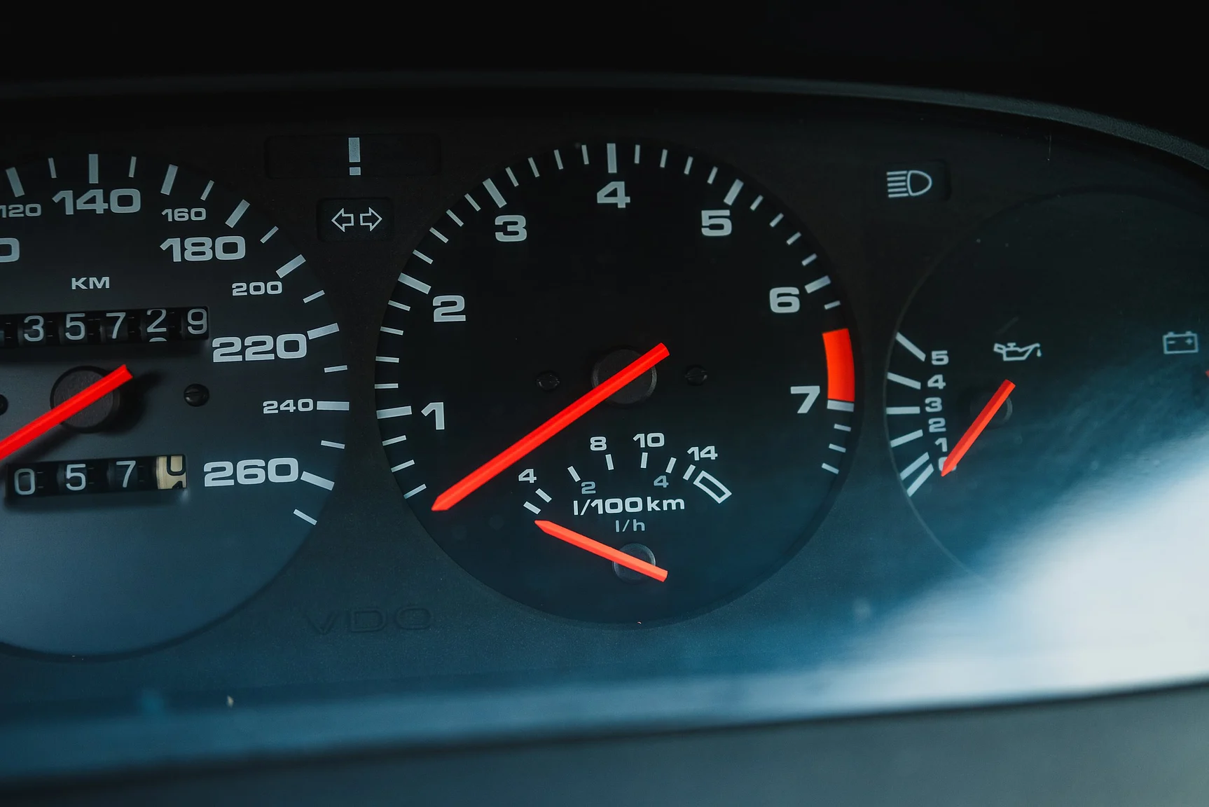 Interior image of 1986 Porsche 944R (38)