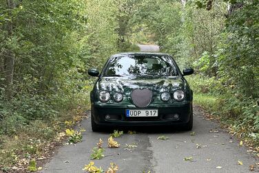 Exterior image of 2003 Jaguar S-Type R