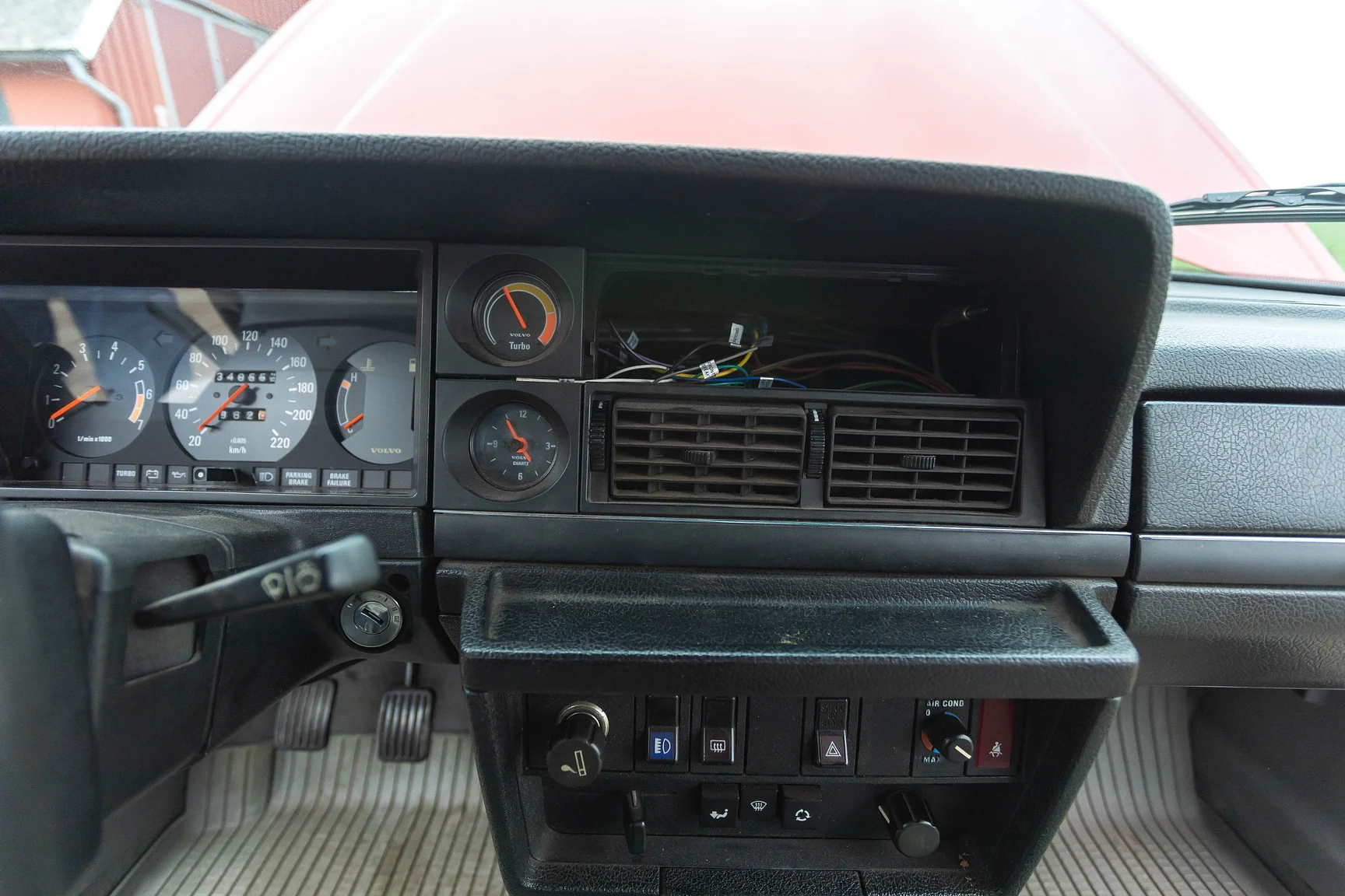 Innenraumfoto von 1984 Volvo 244 Turbo (5)