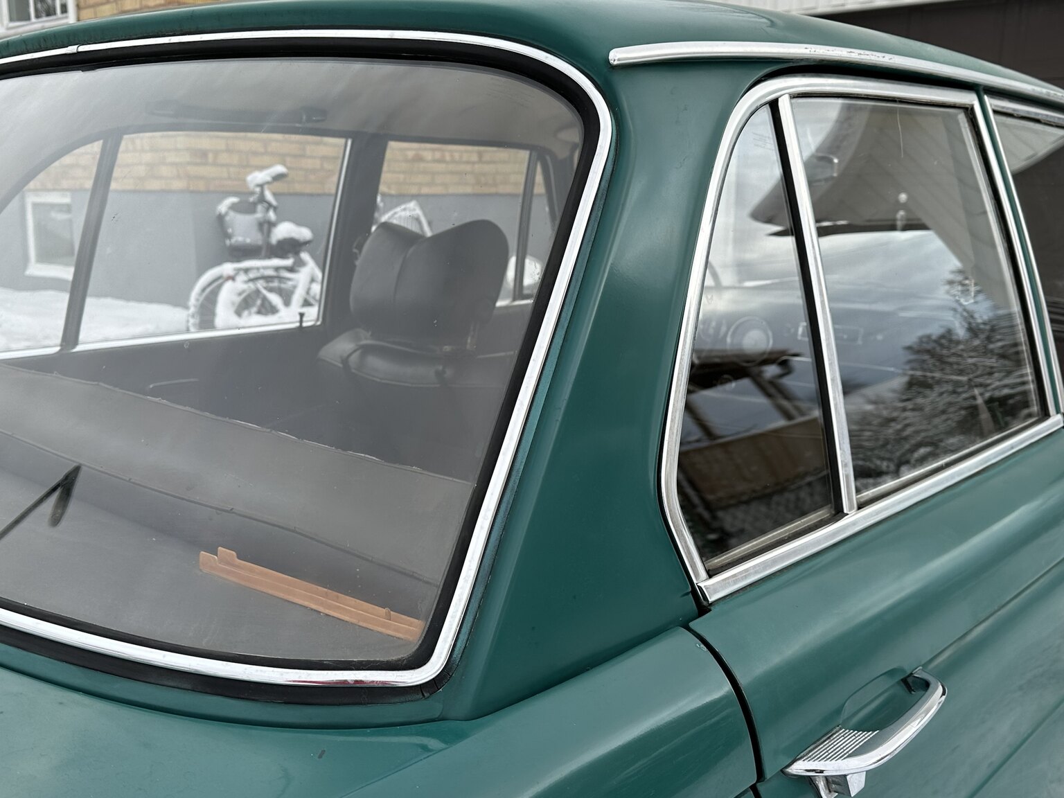 Exterior image of 1965 BMW 1600