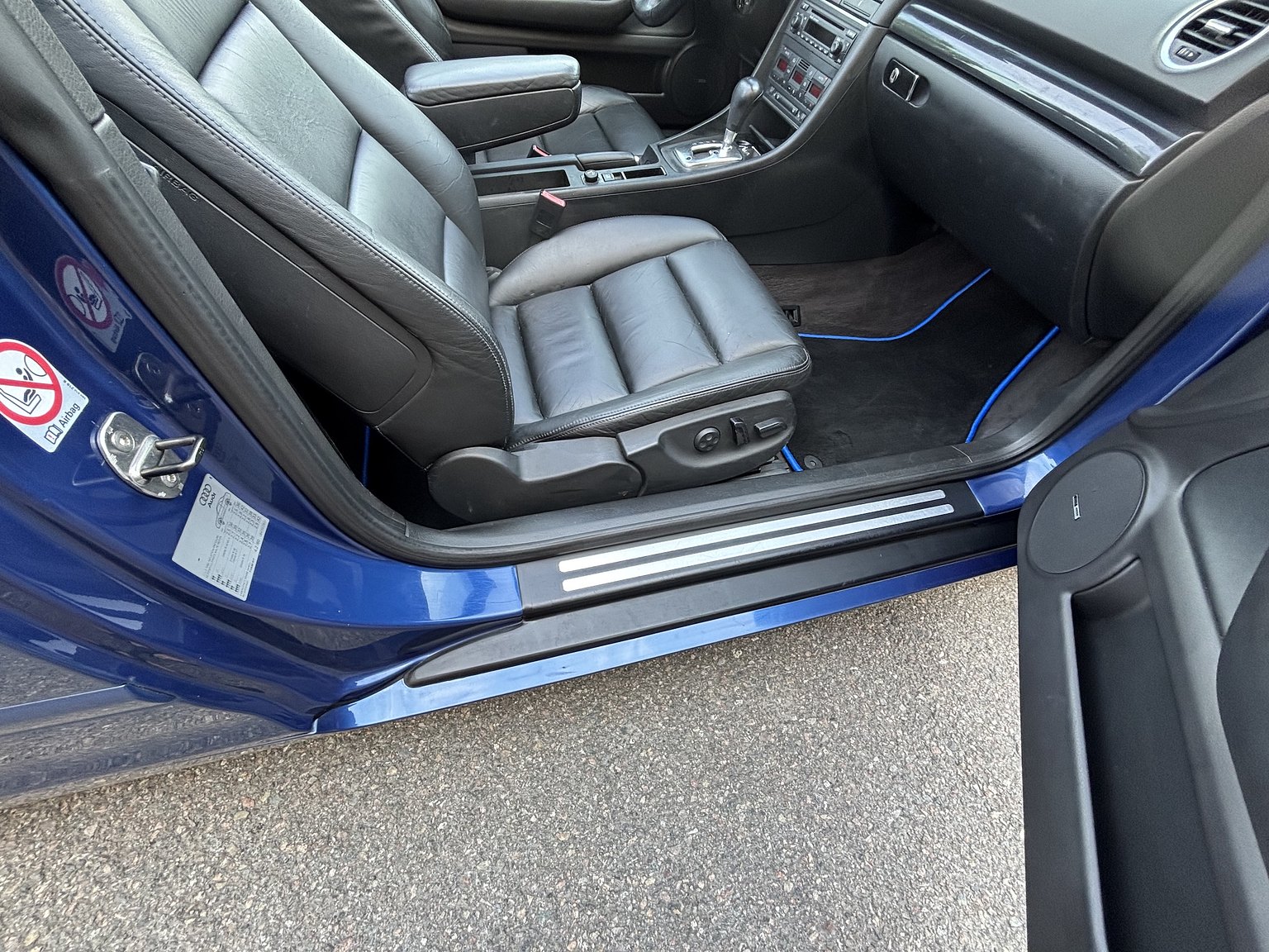 Interior image of 2003 Audi A4 Cabriolet 2.4 V6 Multitronic