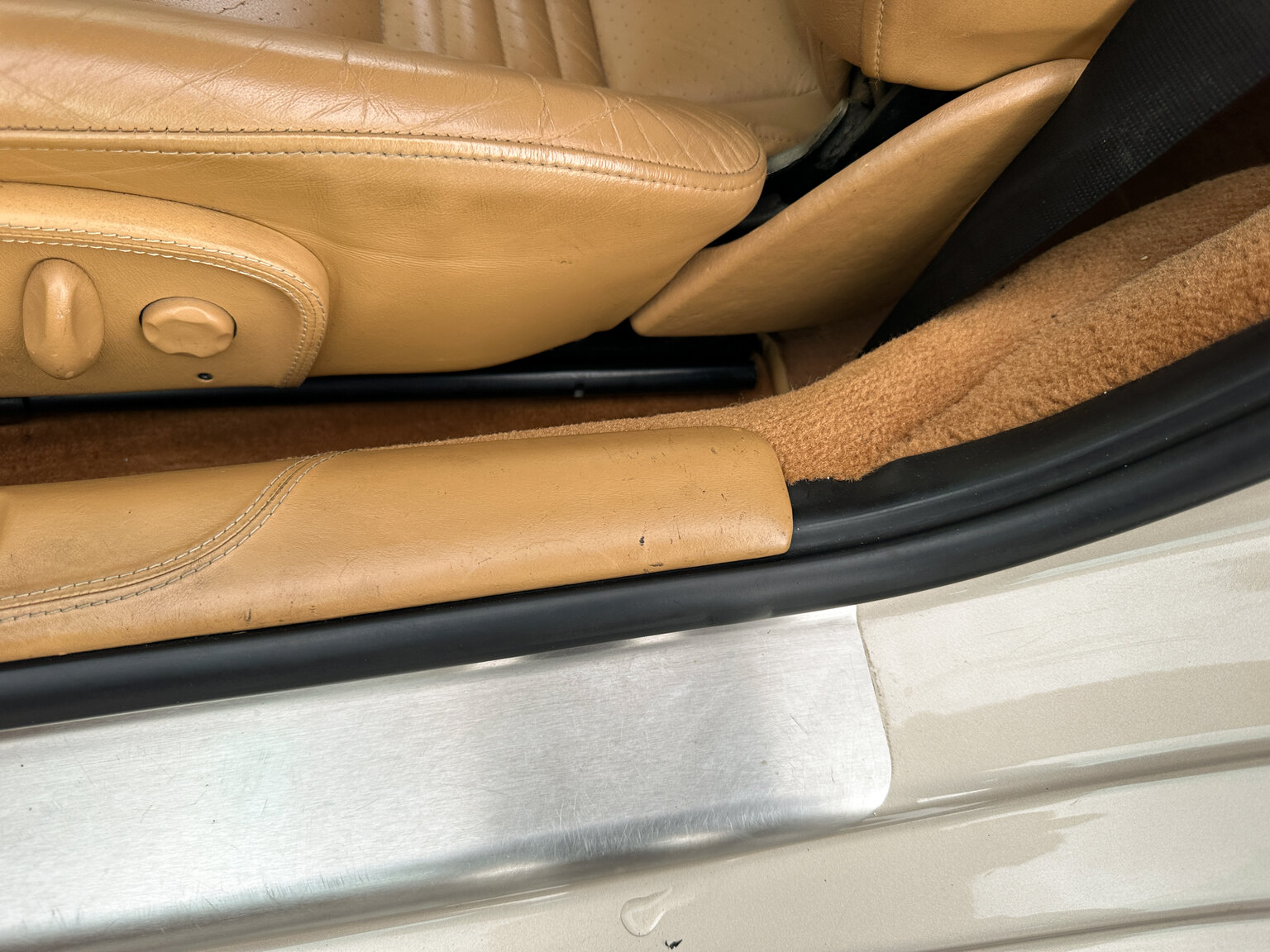 Interior image of 2004 Porsche 911 Carrera 4