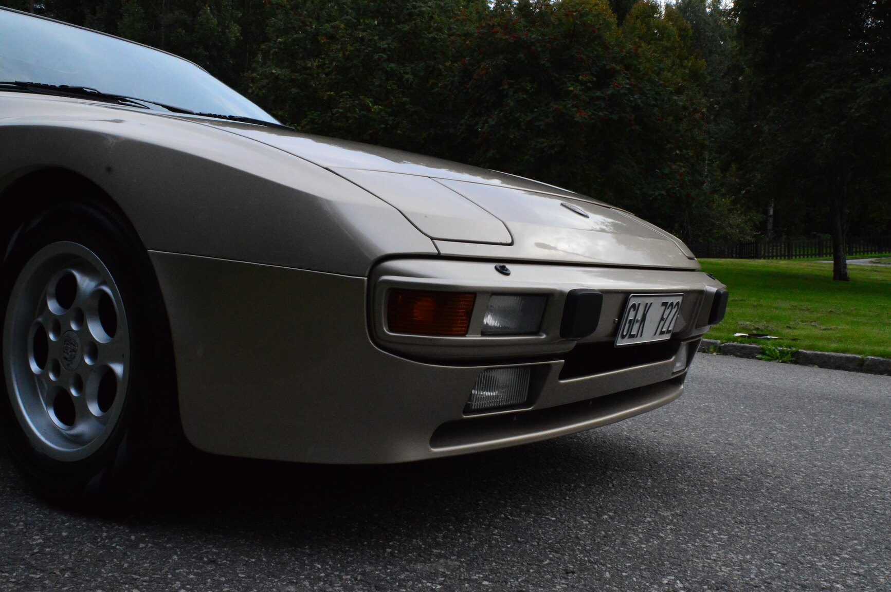 Exterior image of 1986 Porsche 944 Coupé
