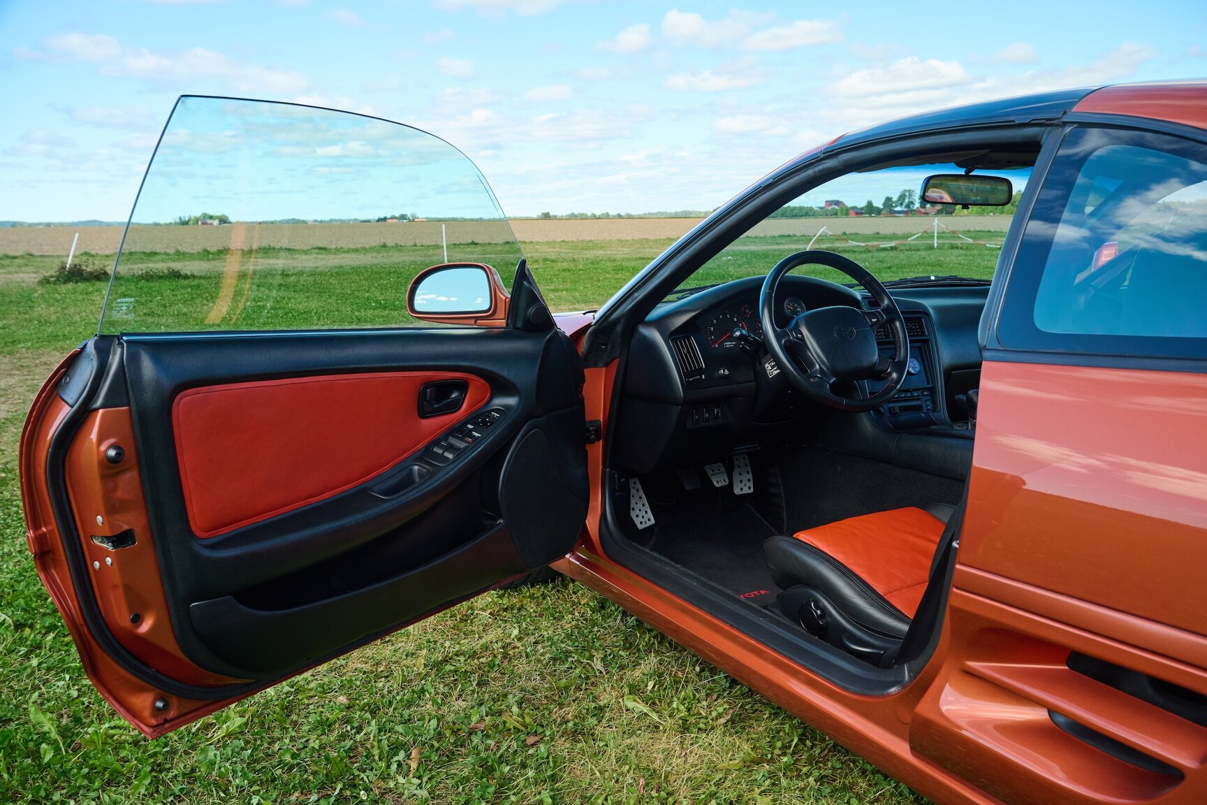 Innenraumfoto von 1999 Toyota MR2 2.0 Turbo