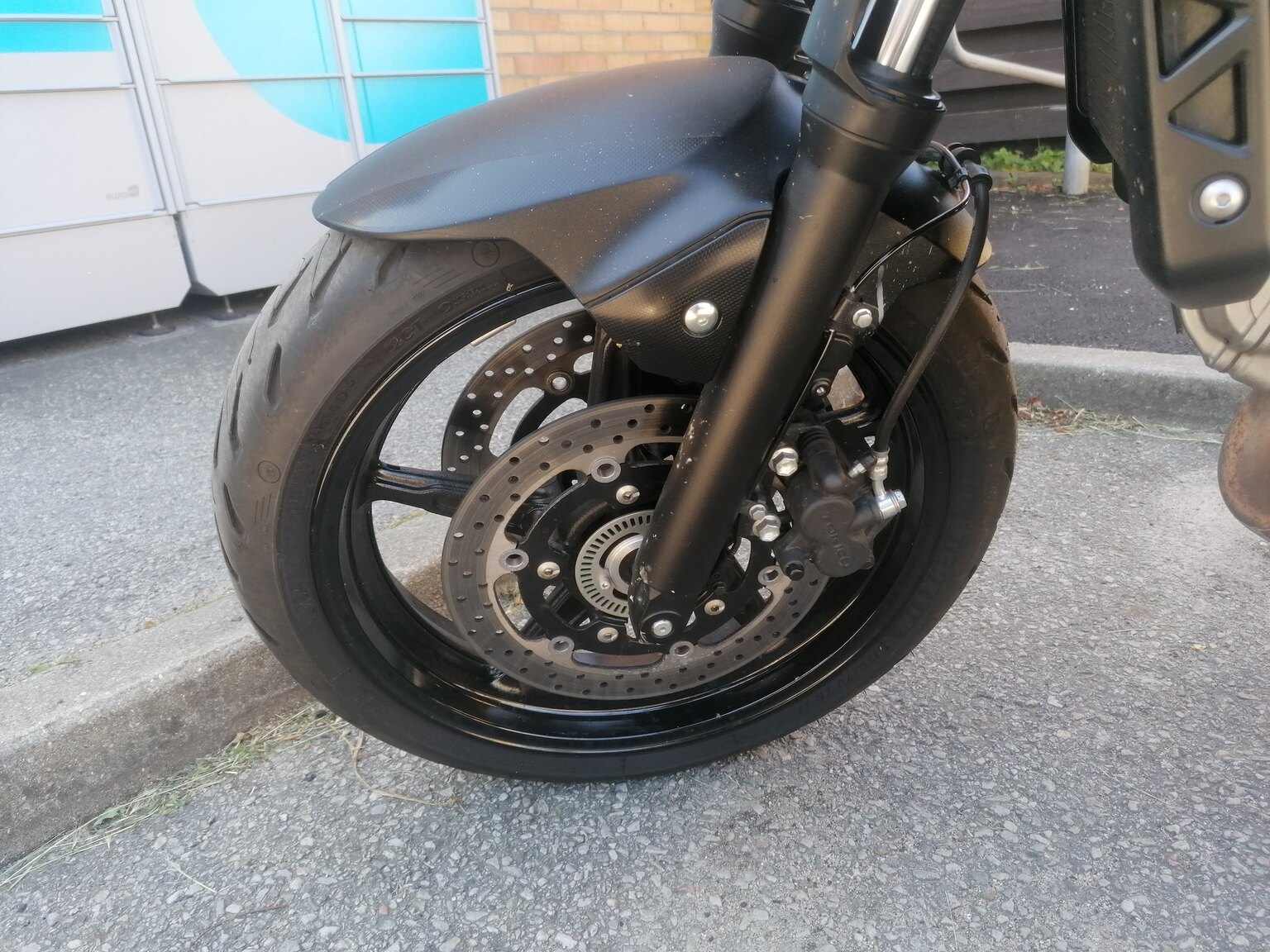 Exteriörbild på 2017 Suzuki SV650