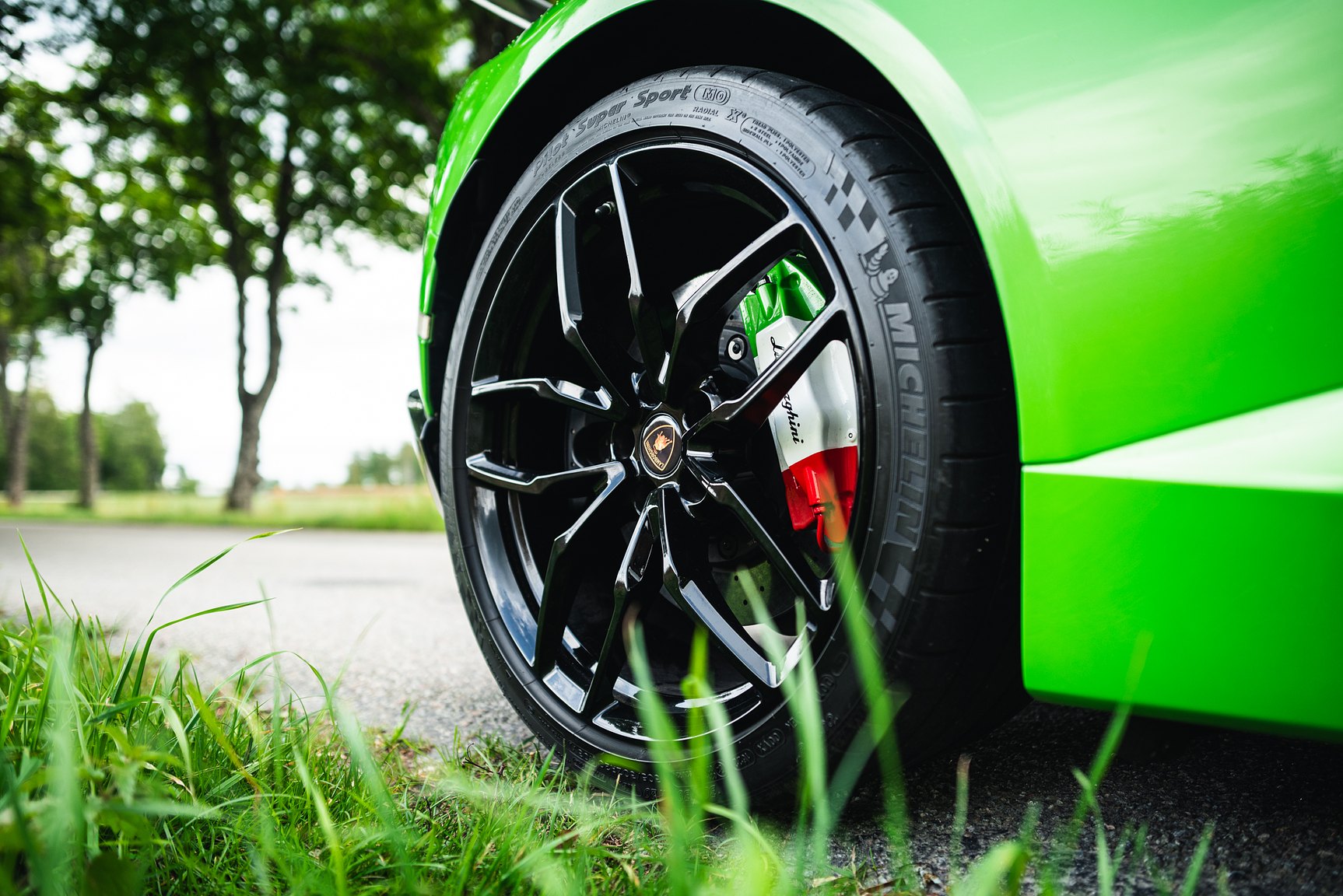 Exterior image of 2016 Lamborghini Huracan LP-610-4