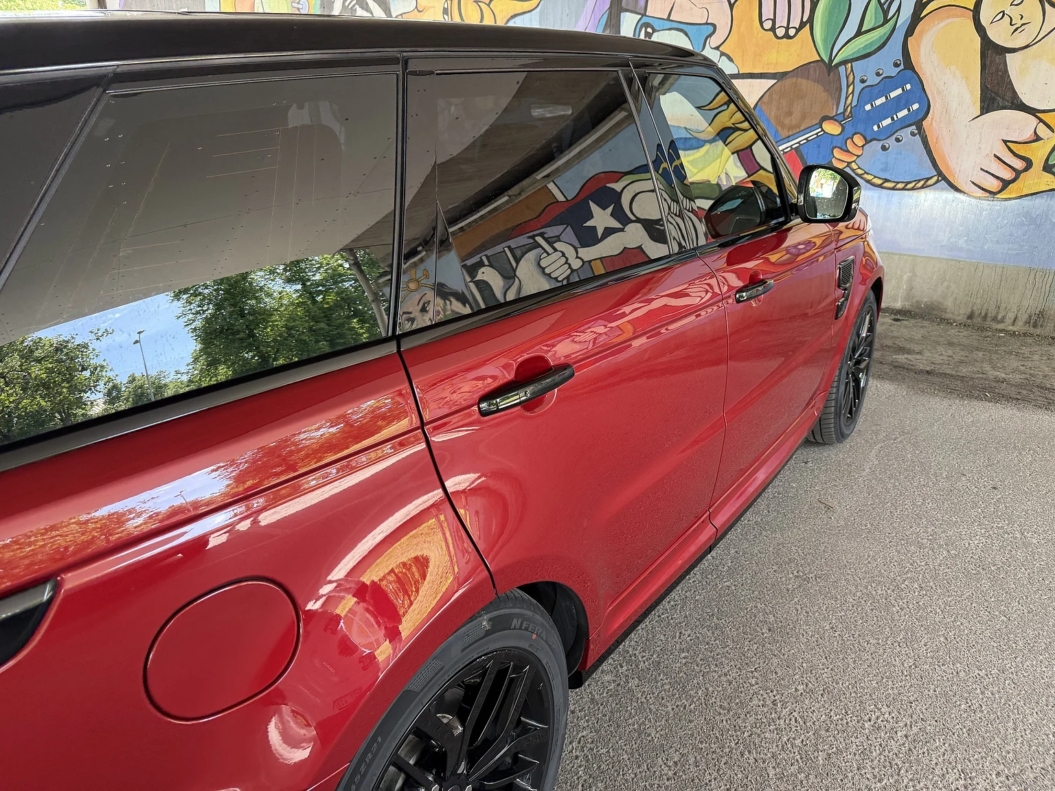 Exteriörbild på 2017 Range Rover Sport SVR (39)